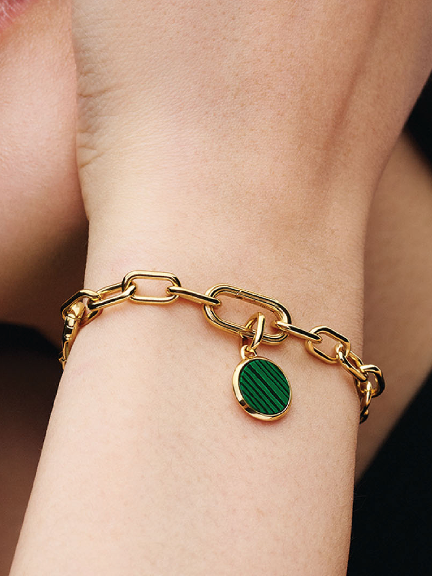 Женский шарм Pandora Green Engravable Mini Medallion Charm, цвет: Позолоченный — фото 3