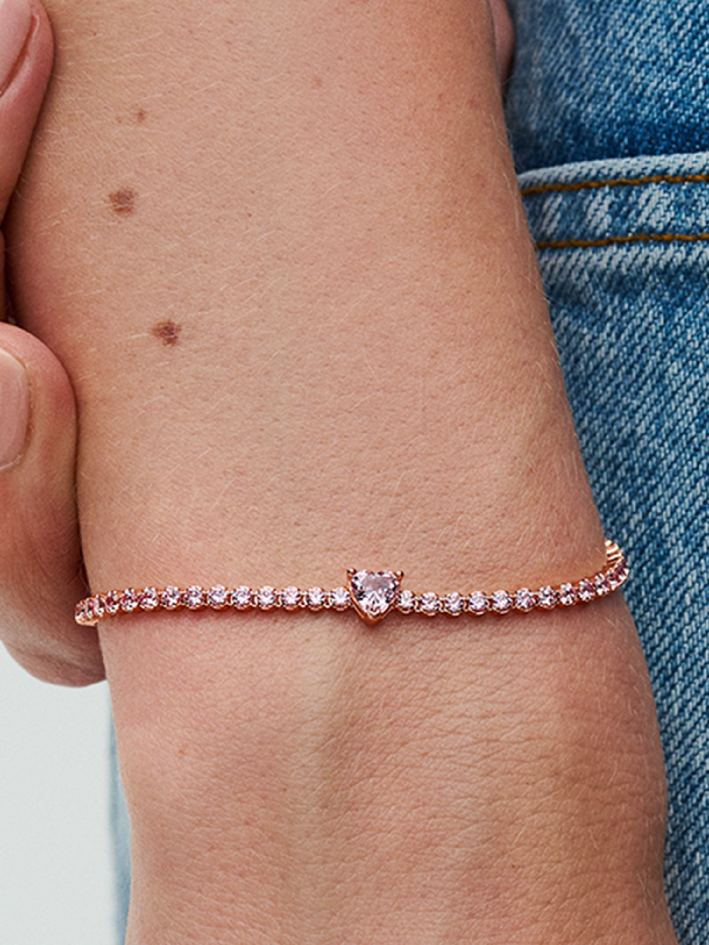 Женский браслет Pandora Sparkling Heart Tennis, Rose gold plated, цвет: Покрытие розовым золотом — фото 3