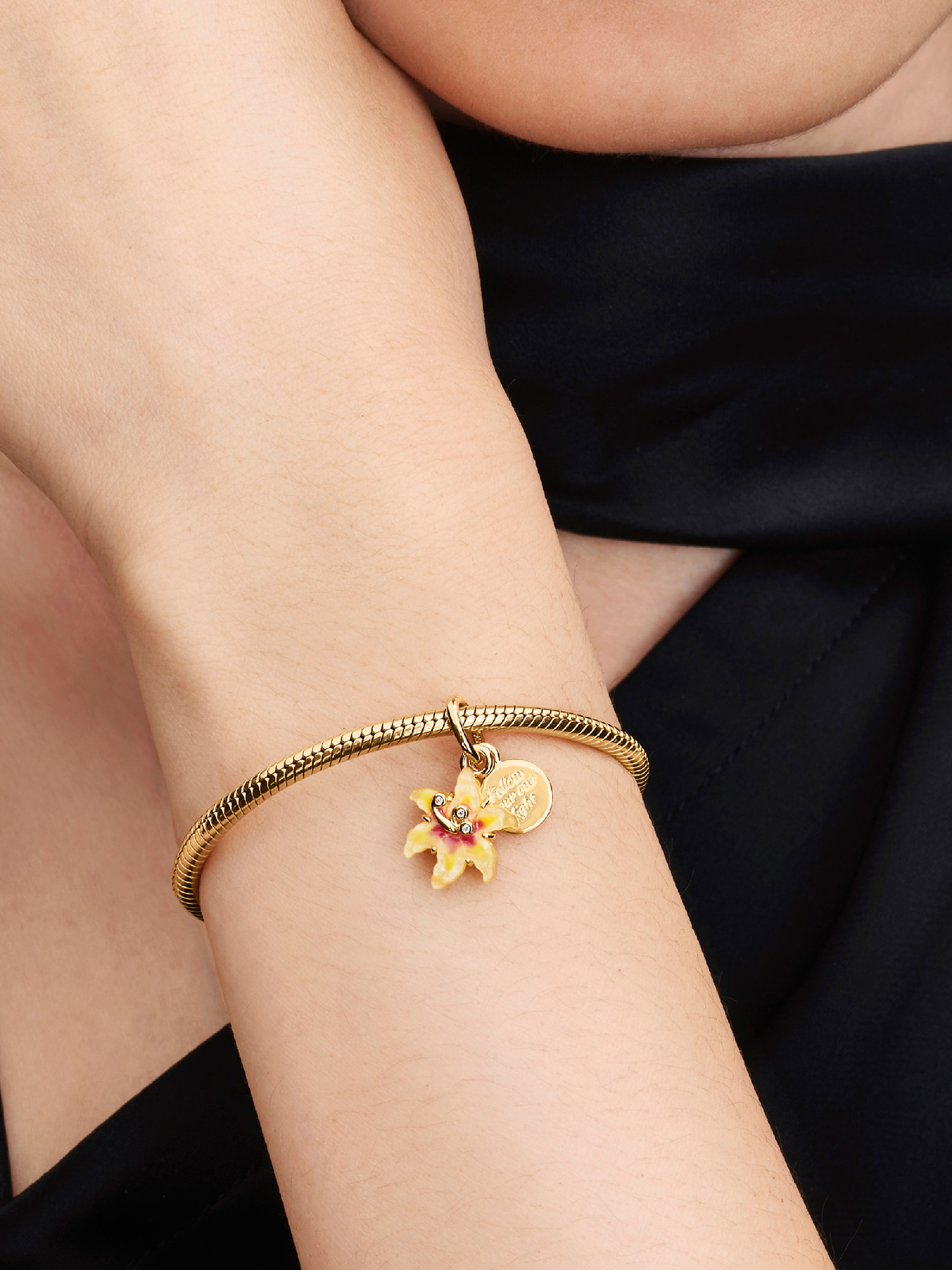 Женский шарм Pandora Disney Tangled Sundrop Flower Glow-in-the-dark Charm, цвет: Золотой с покрытием — фото 3