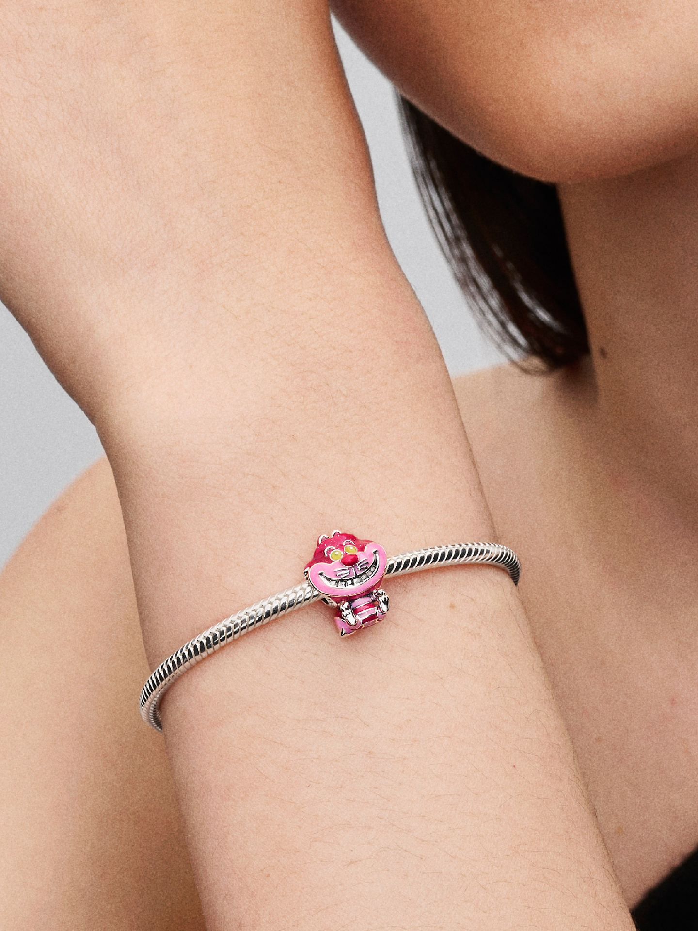 Женский шарм Pandora Disney Alice in Wonderland Cheshire Cat Charm, цвет: Серебро — фото 3