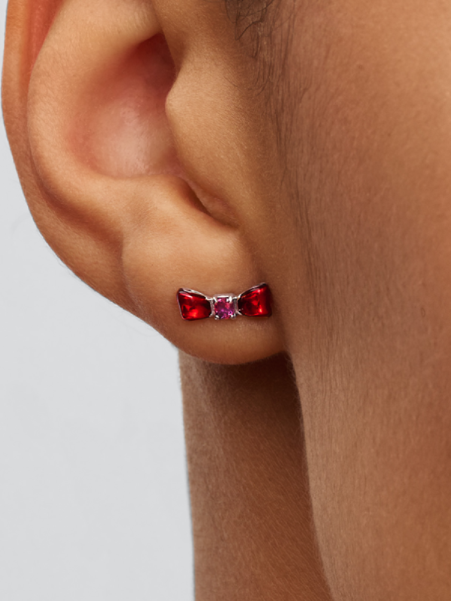 Женские серьги Pandora Disney Snow White Bow, цвет: Серебро — фото 3