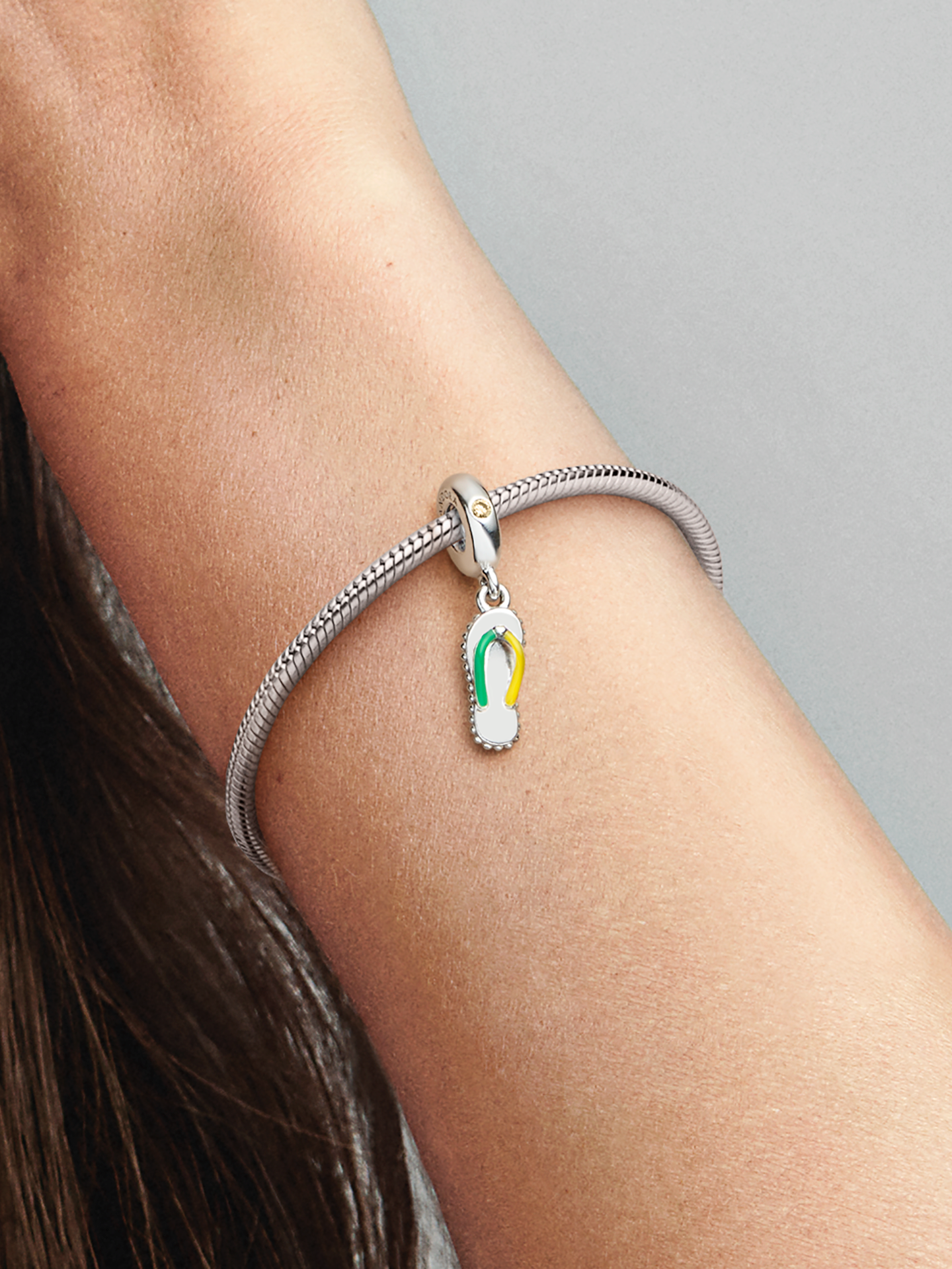 Женские сандалии Pandora Flip-flop Dangle Charm, цвет: Серебро — фото 3