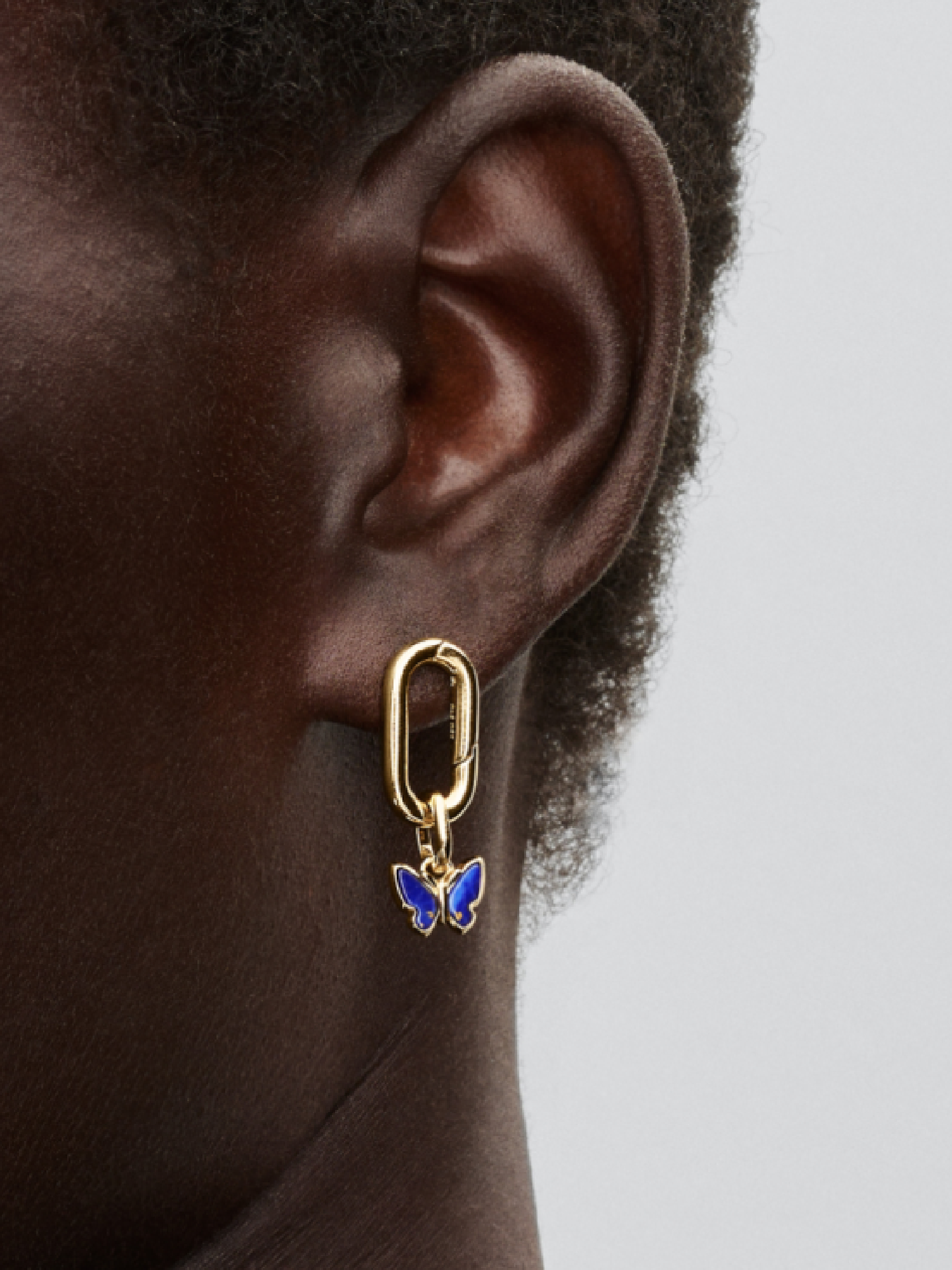 Женский шарм Pandora Blue Butterfly Mini Dangle Charm, цвет: Позолоченный — фото 3