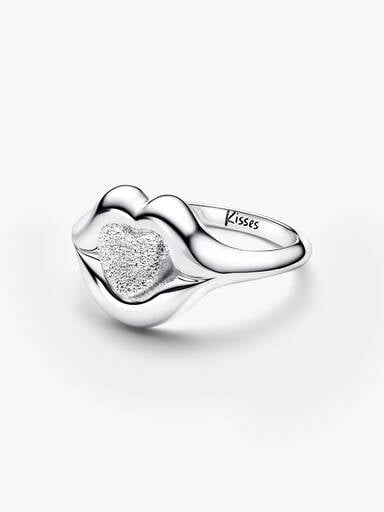 Pat McGrath The Lips of Love Ring