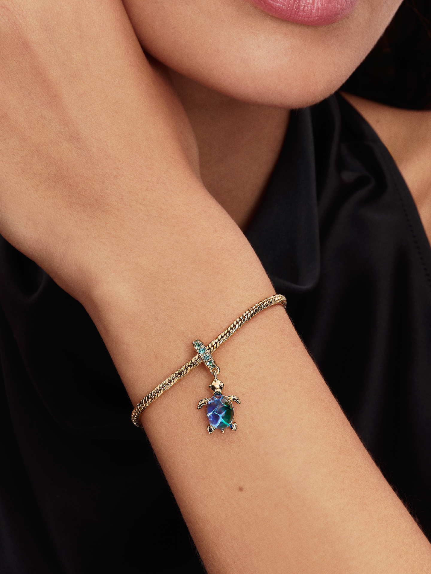 Женский шарм Pandora Sea Turtle Murano Glass Dangle Charm, цвет: Позолоченный — фото 3