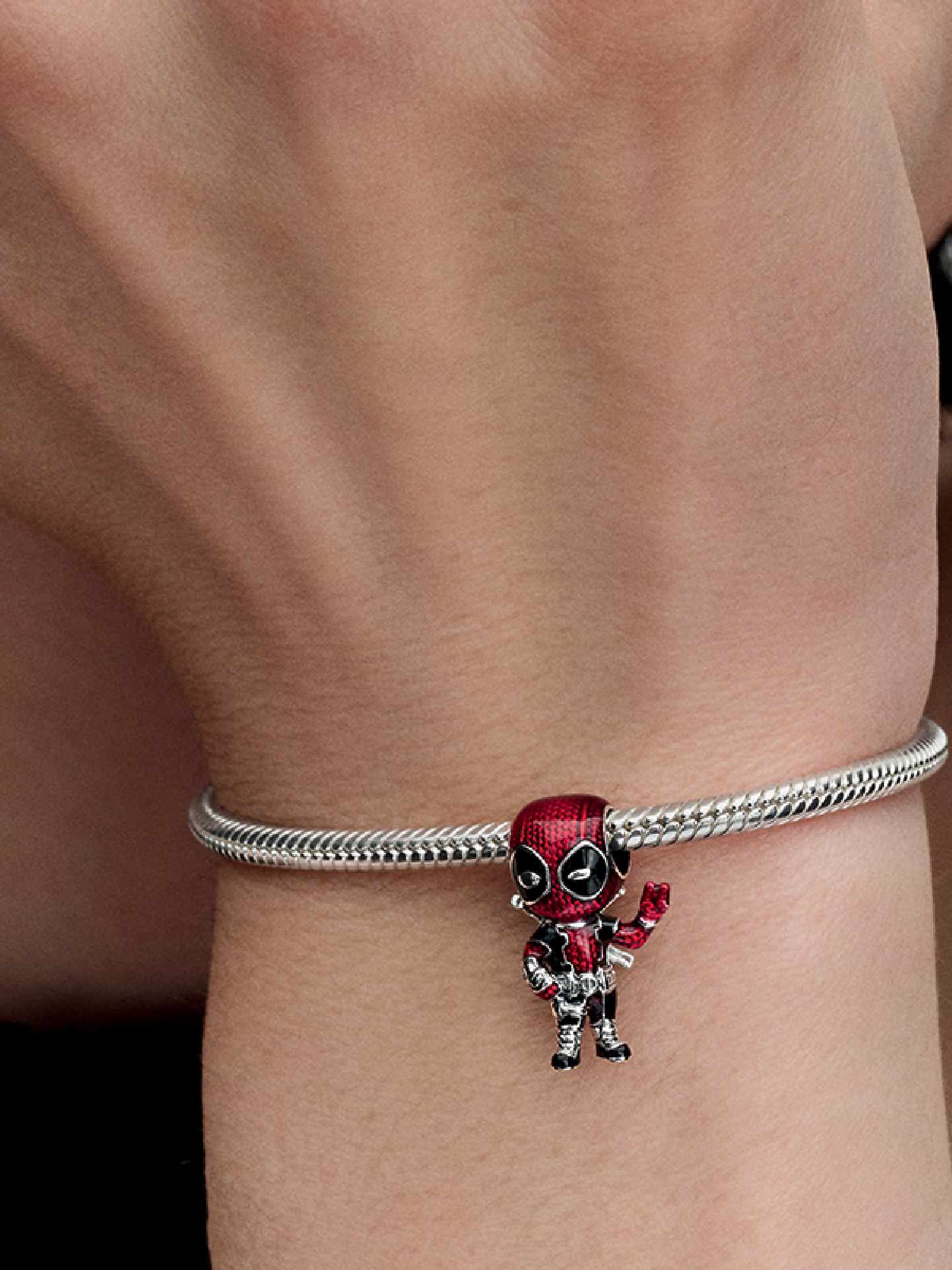 Женский шарм Pandora Marvel Deadpool Charm, цвет: Серебро — фото 3