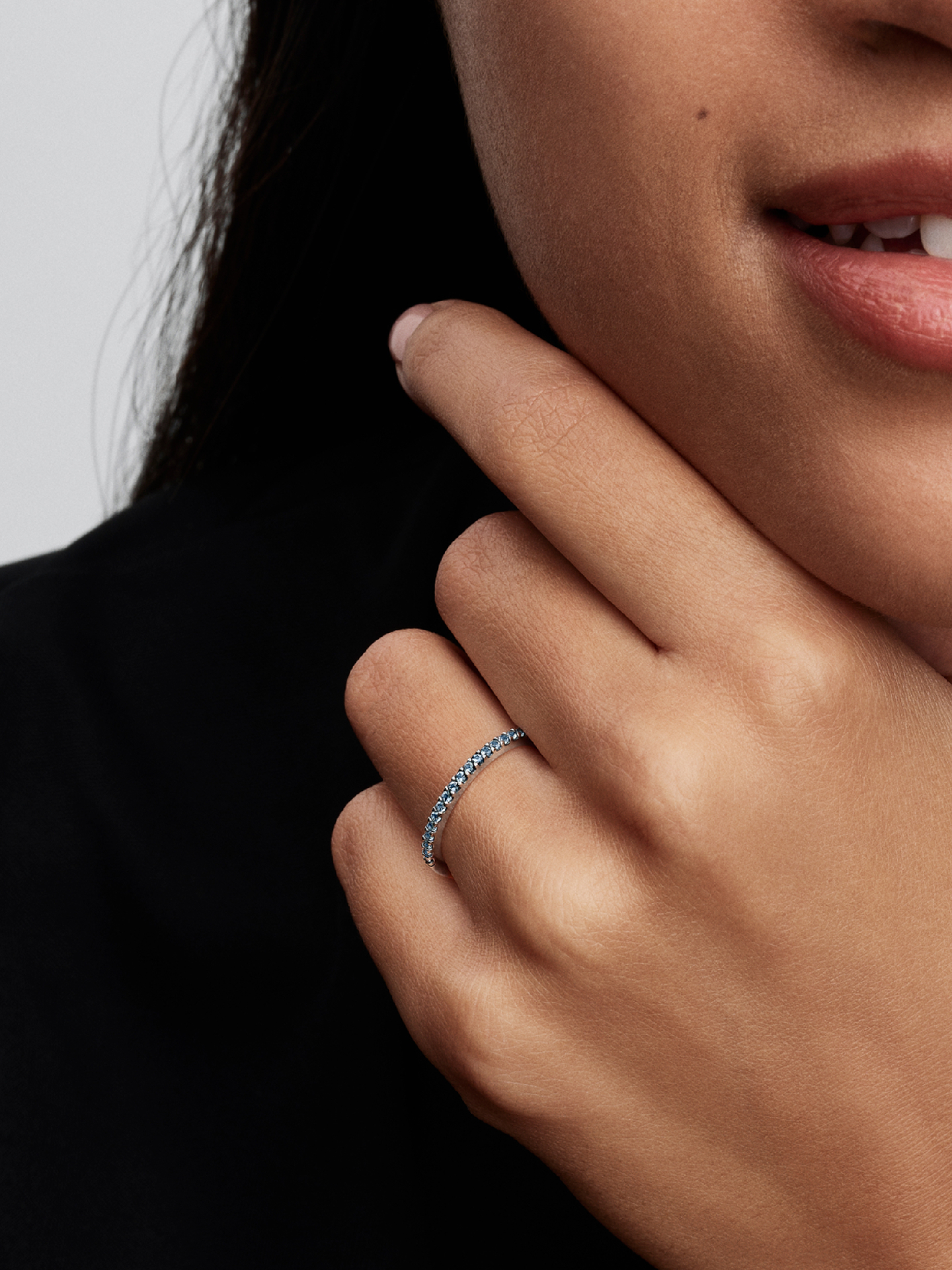 Женское кольцо Pandora Sparkling Aquamarine Half-Eternity Band, цвет: Серебро — фото 3