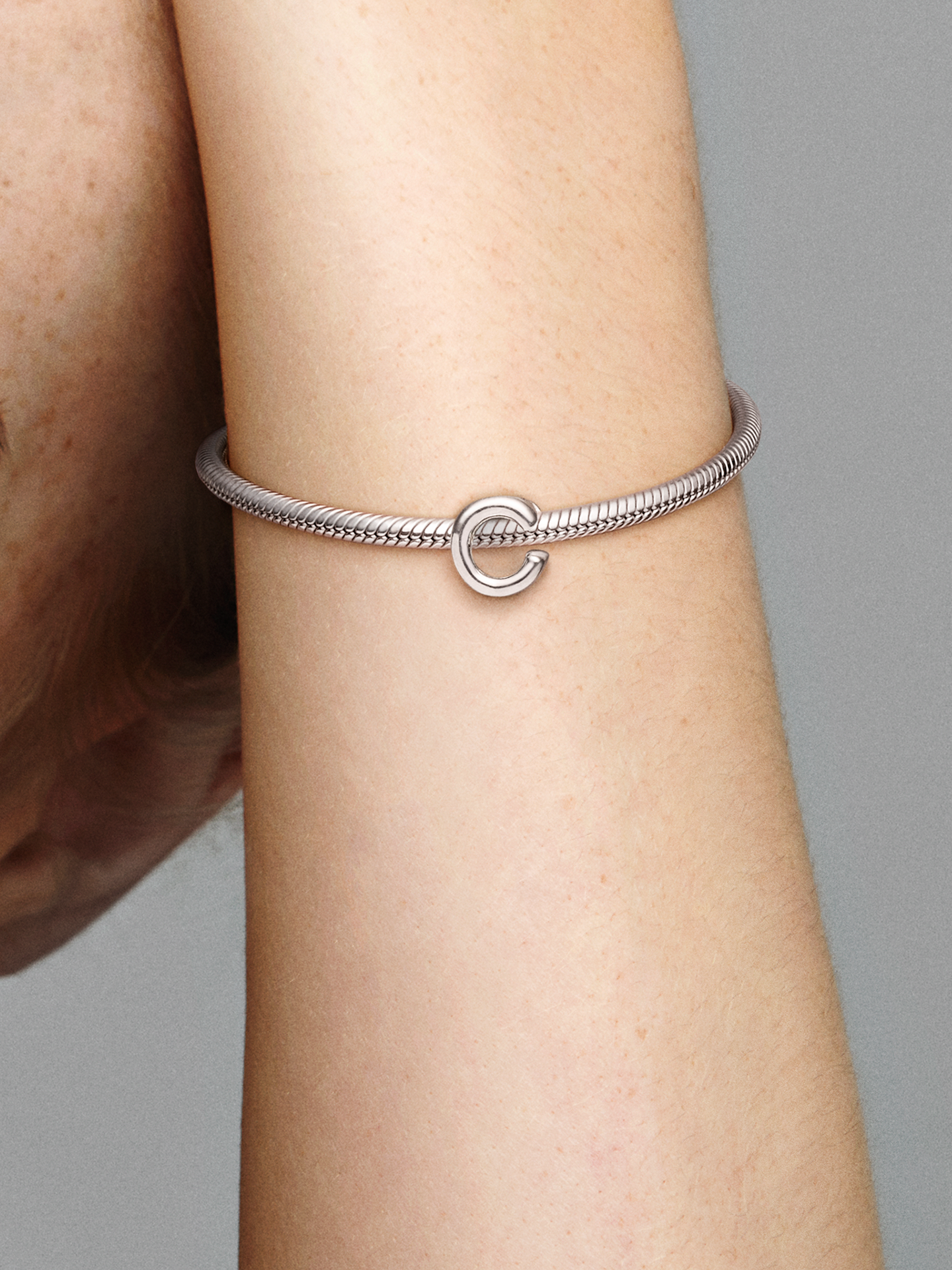 Женский шарм Pandora Letter C Alphabet Charm, Sterling silver, цвет: Серебро — фото 3