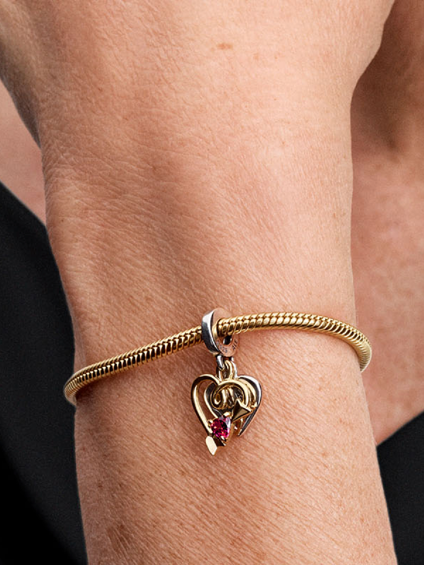 Женский шарм Pandora Engravable Heart & Arrow Double Dangle Charm, цвет: Двухцветный — фото 3