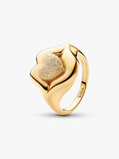Pat McGrath The Lips of Love Statement Ring