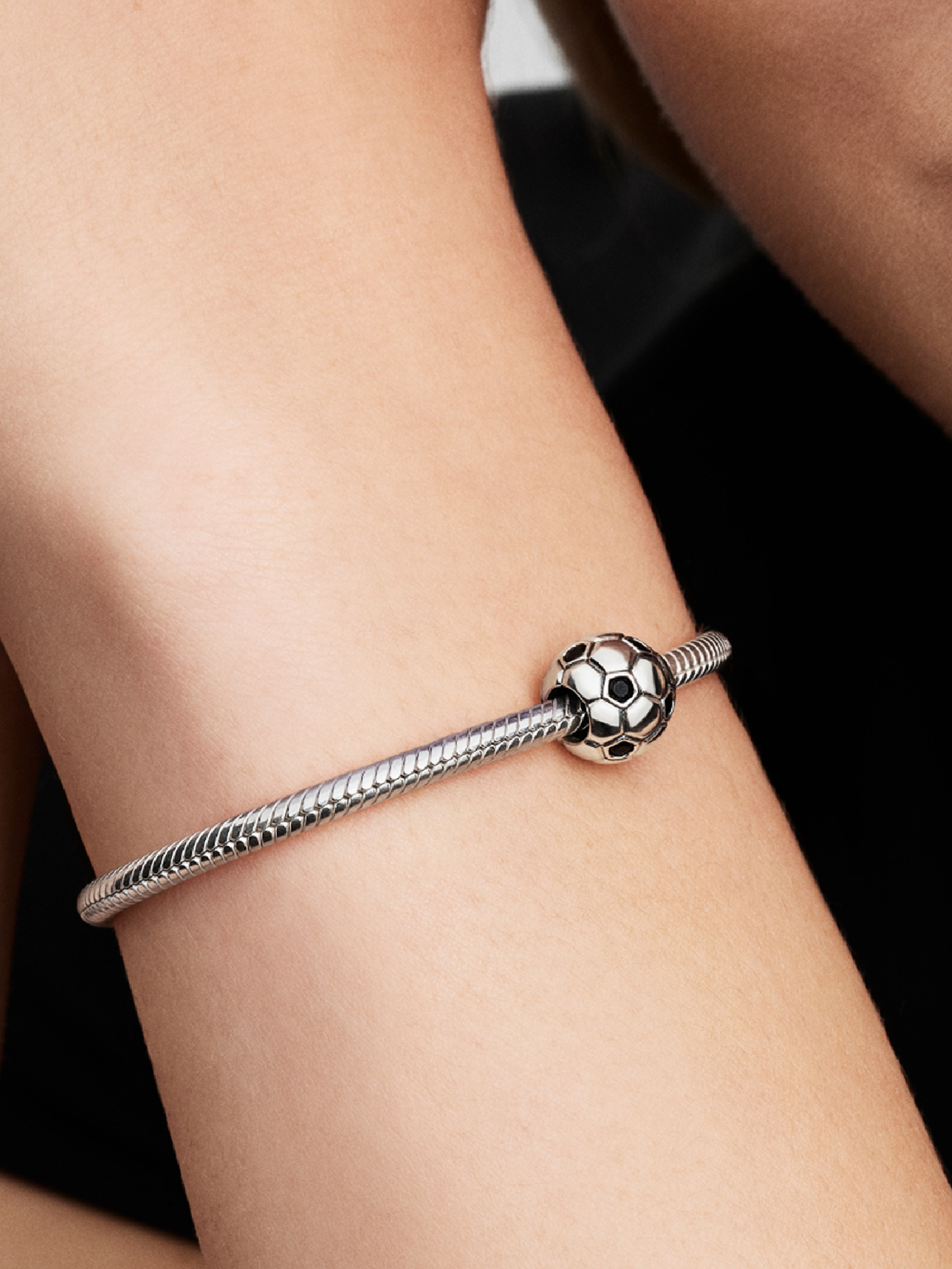 Женский шарм Pandora Soccer Ball Charm, цвет: Серебро — фото 3