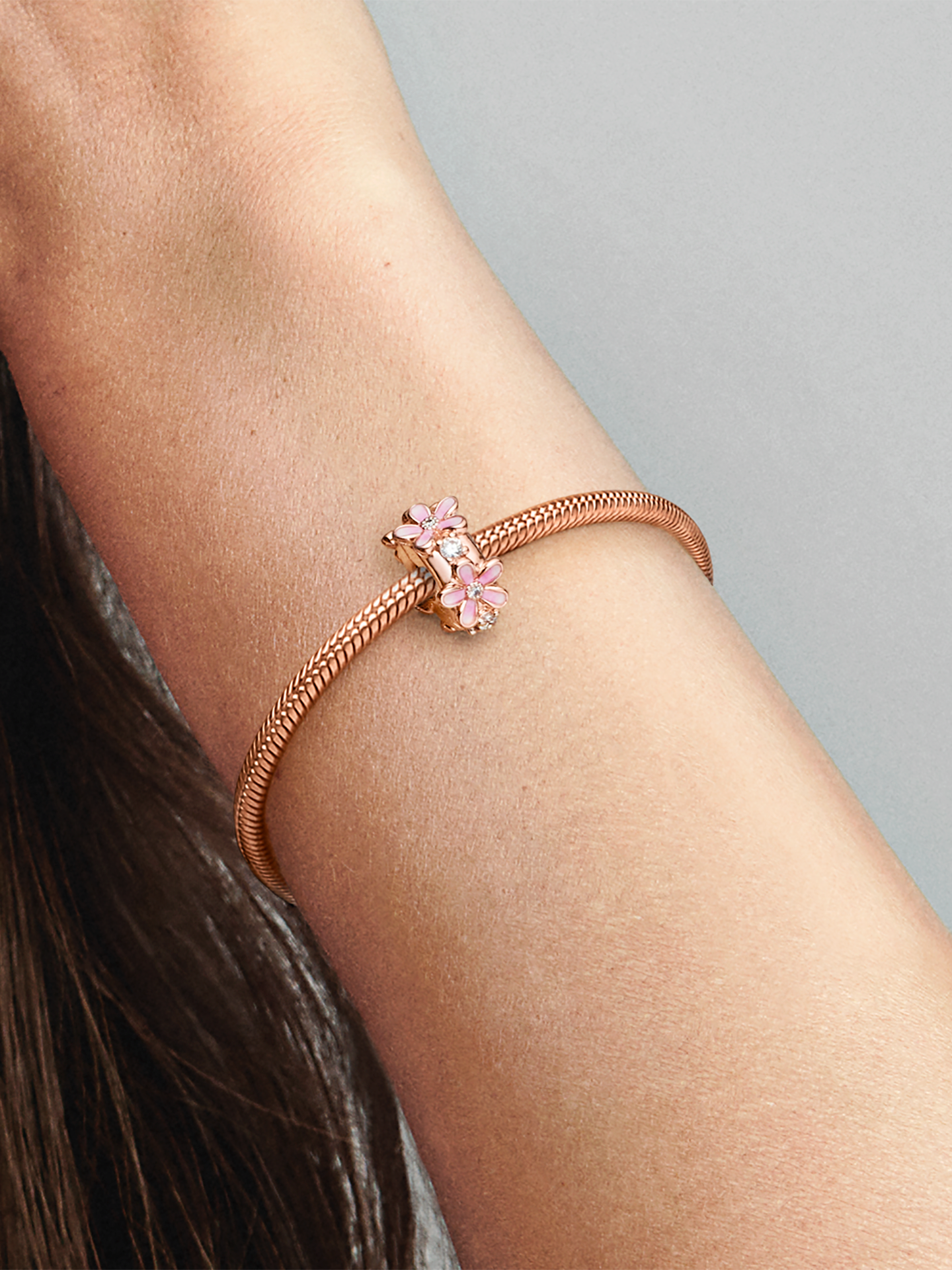 Женский шарм Pandora Pink Daisy Spacer Clip Charm, цвет: Покрытие розовым золотом — фото 3