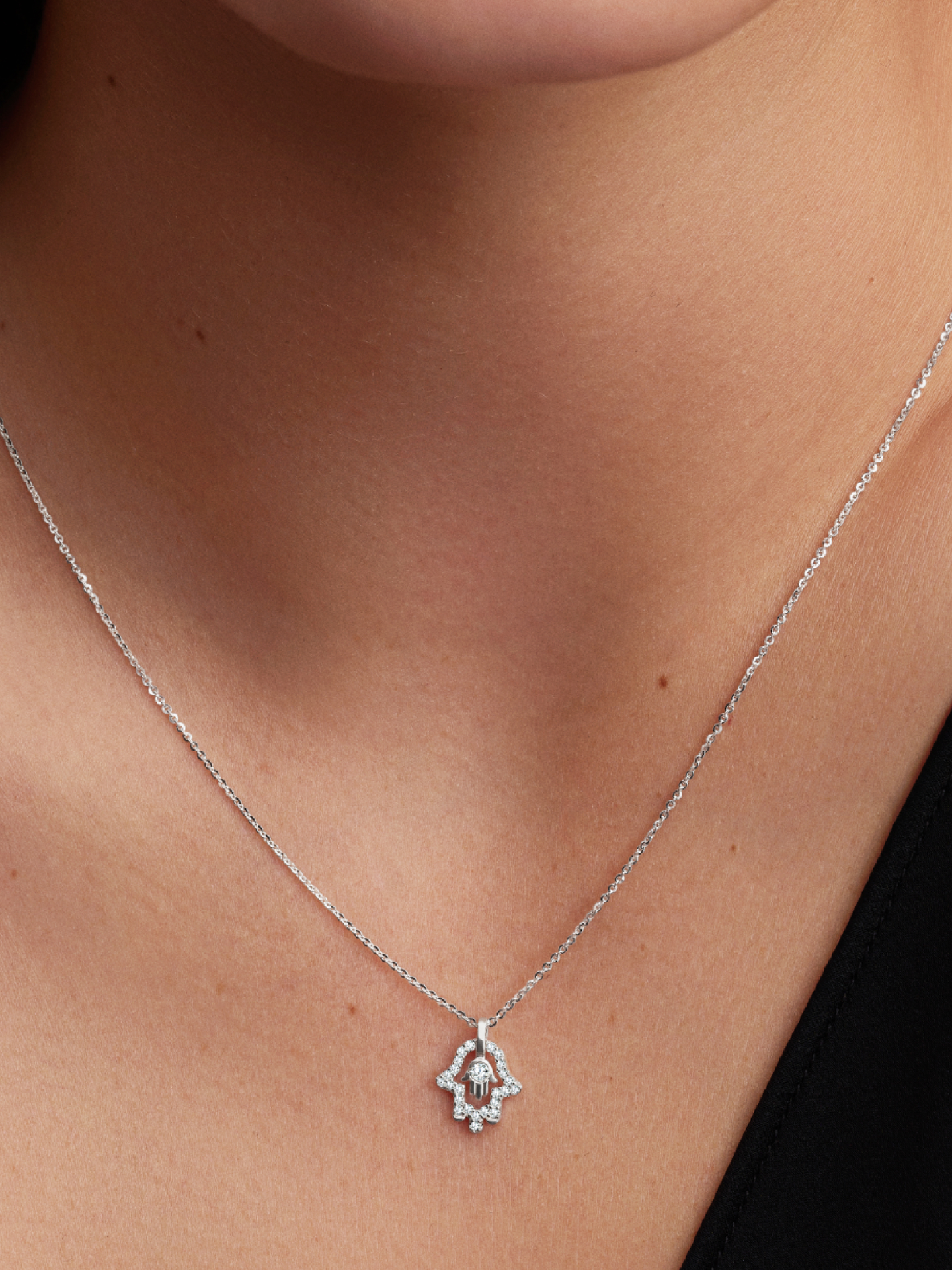 Женское колье Pandora Talisman Sterling Silver Lab-Grown Diamond Hamsa Hand Pendant, цвет: Серебро — фото 3