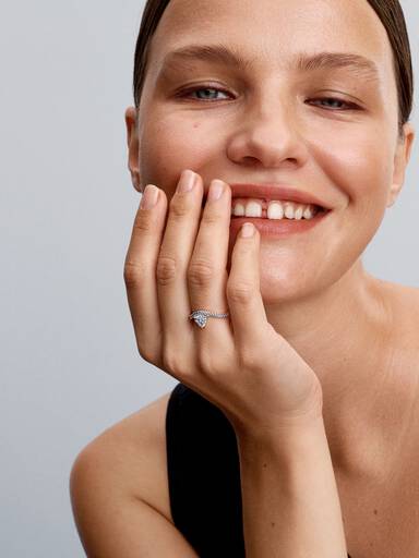 Wavy Pavé Heart Ring