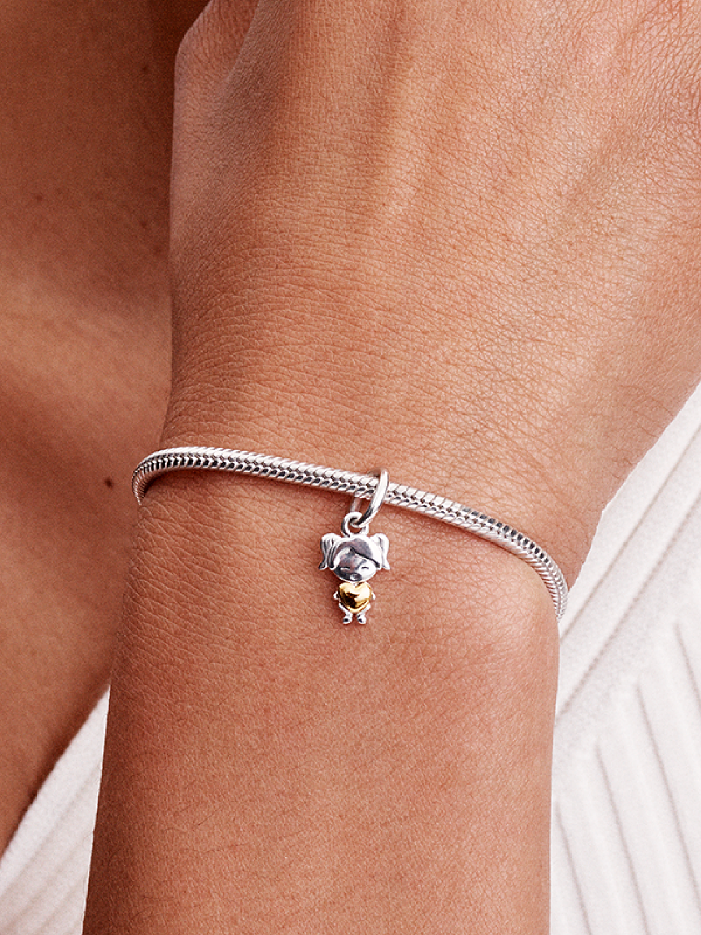 Женский шарм Pandora Happy Girl Dangle Charm, цвет: Двухцветный — фото 3