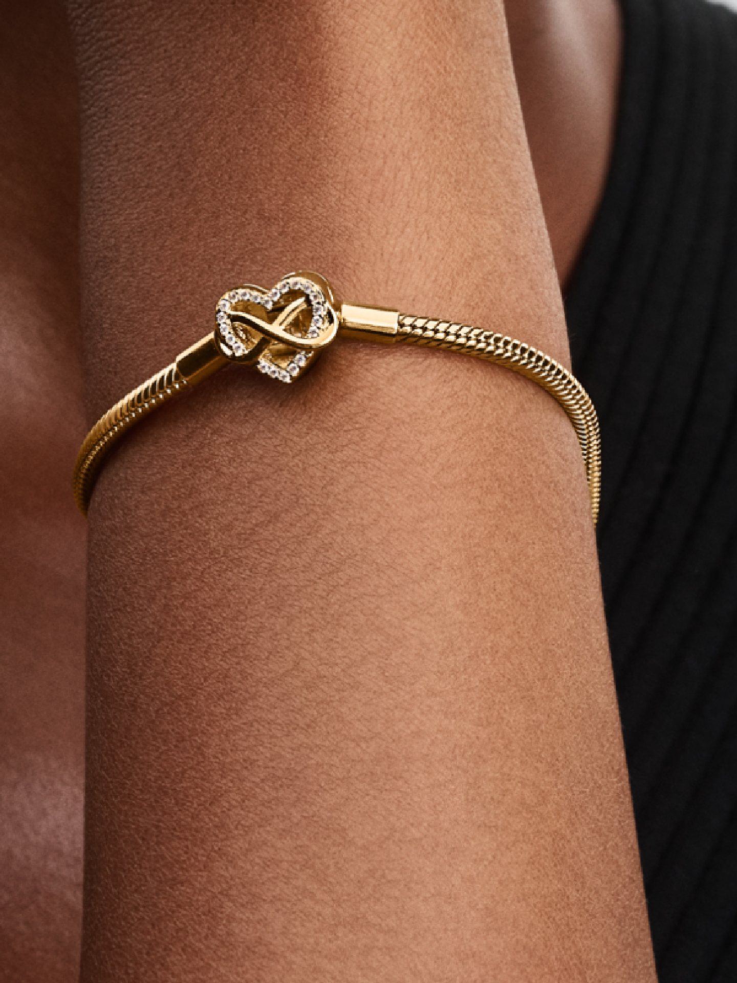 Женский браслет Pandora Sparkling Infinity Heart Clasp Snake Chain, цвет: Позолоченный — фото 3