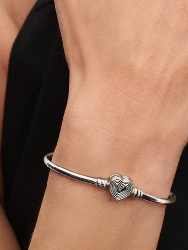FINAL SALE - Radiating Heart Clasp Bangle