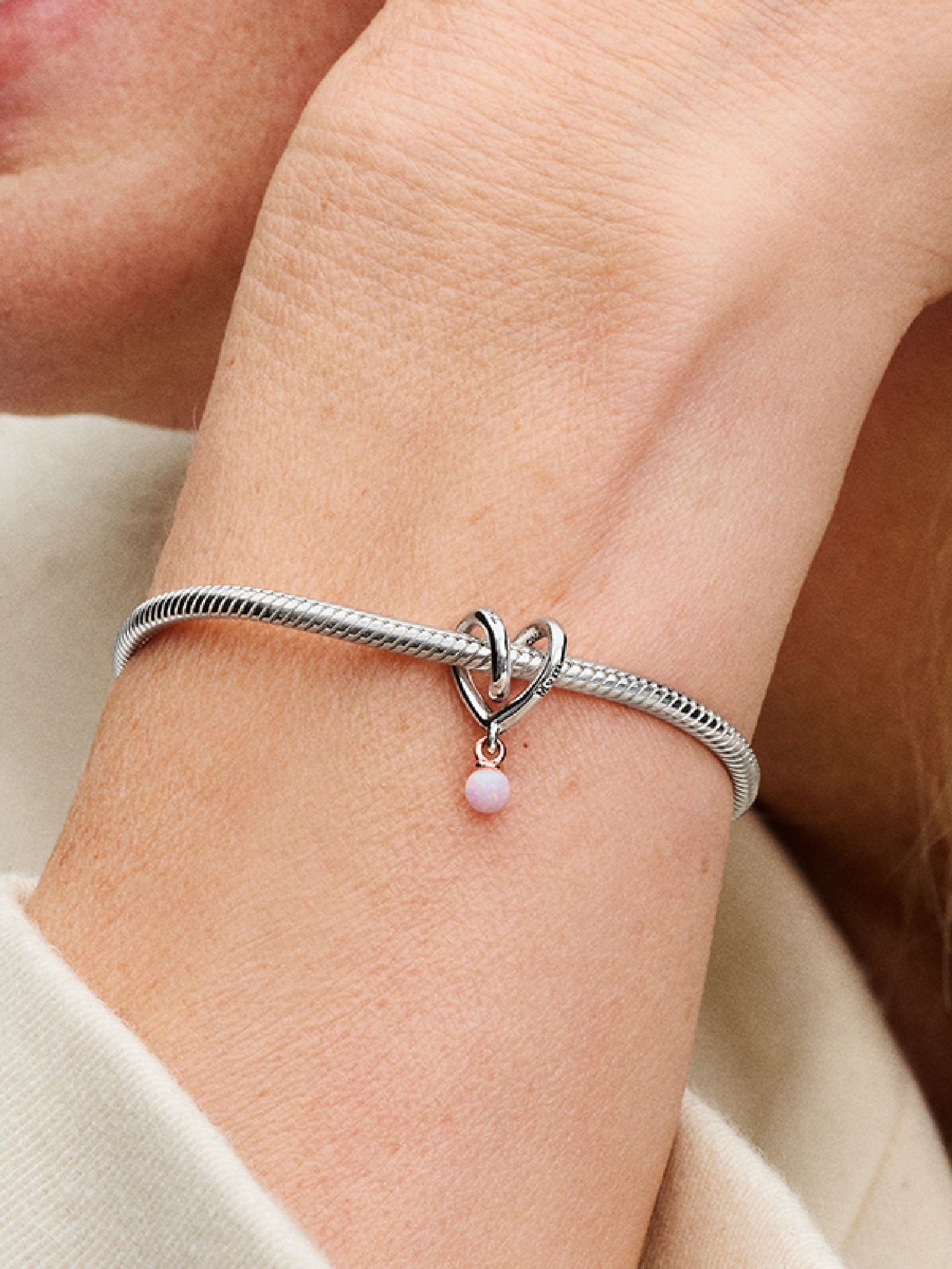 Женский шарм Pandora Two-tone Wrapped Heart Charm, цвет: Двухцветный — фото 3