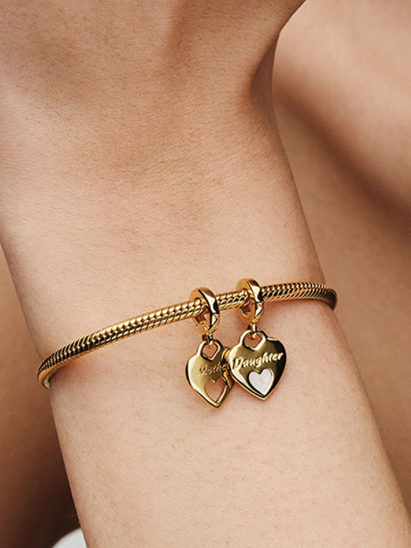 Женский шарм Pandora Double Heart Split Dangle Charm, Gold plated, цвет: Позолоченный — фото 3