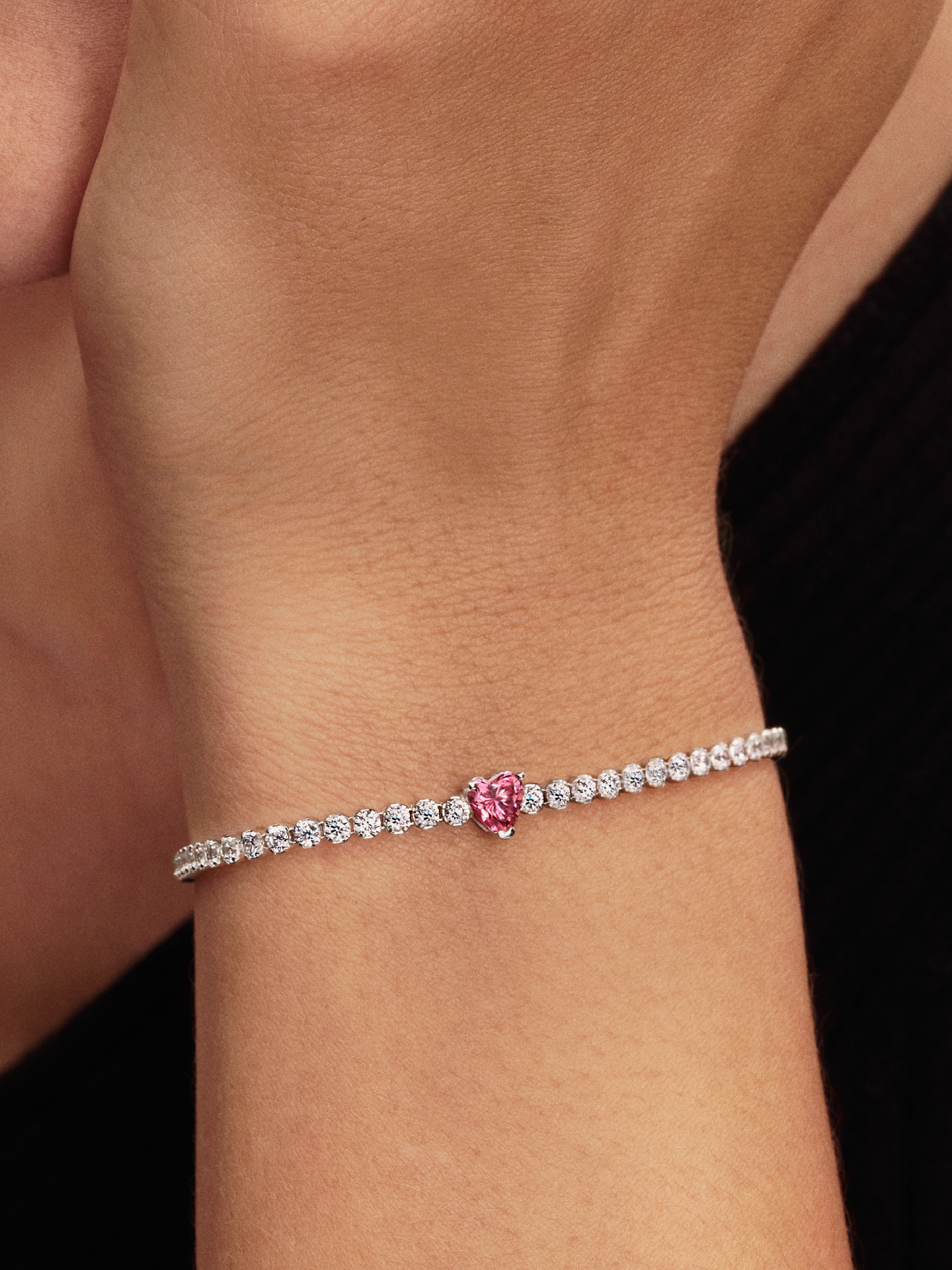 Женский браслет Pandora Pink Sparkling Heart Tennis, цвет: Серебро — фото 3