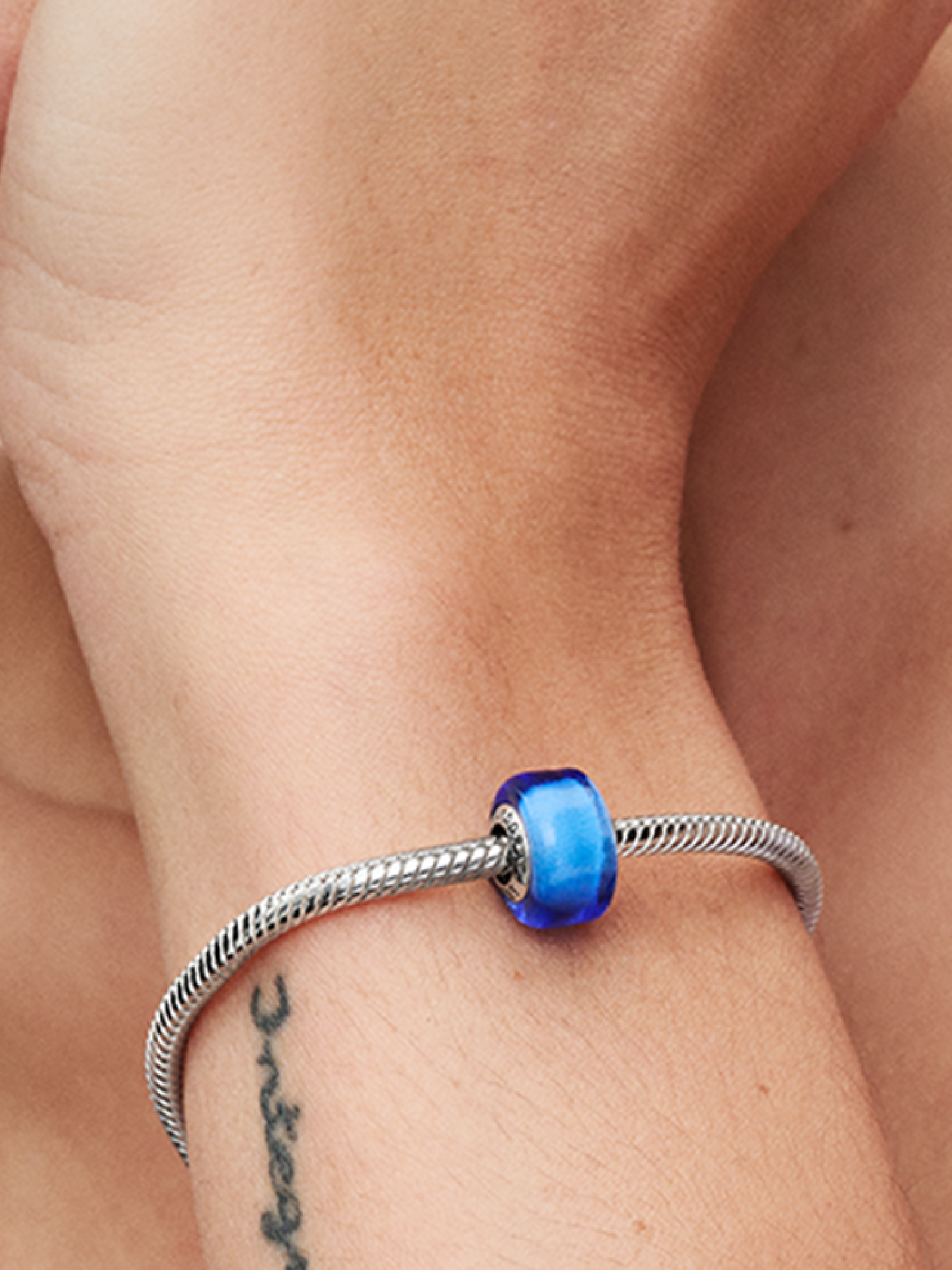 Женский шарм Pandora Blue Mini Murano Glass Charm, цвет: Серебро — фото 3