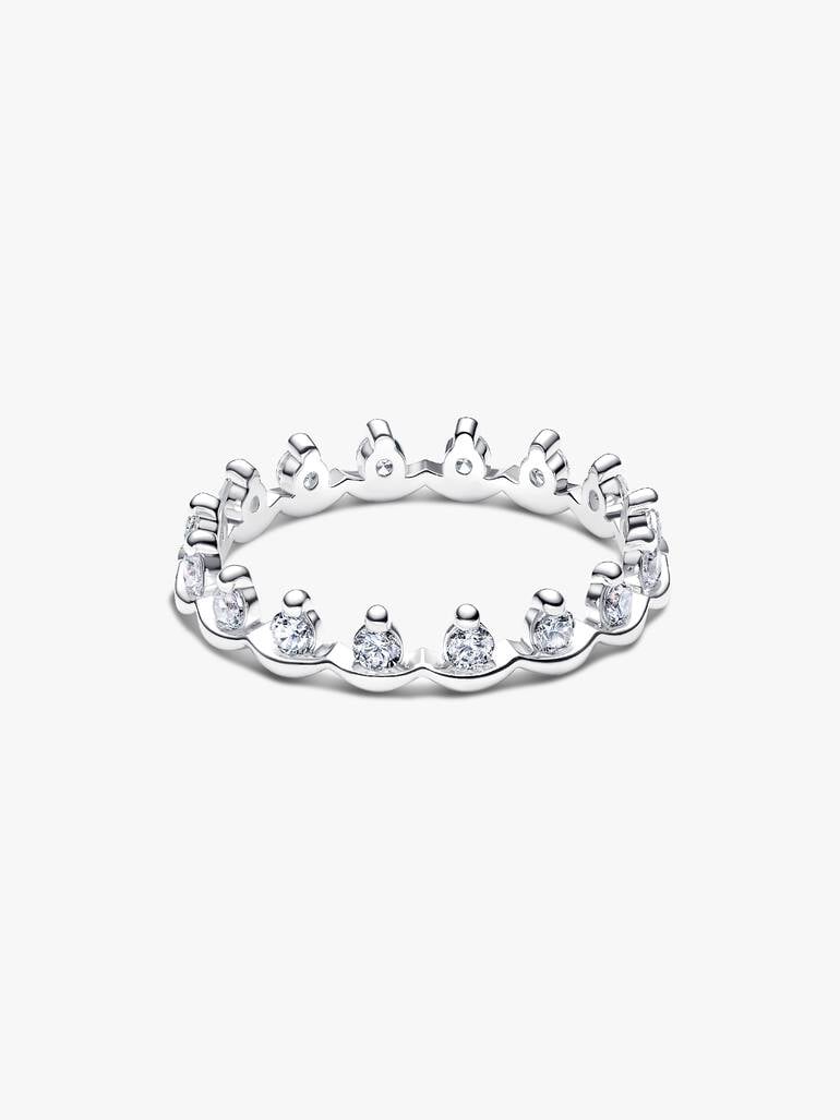 Sparkling Regal Band Ring