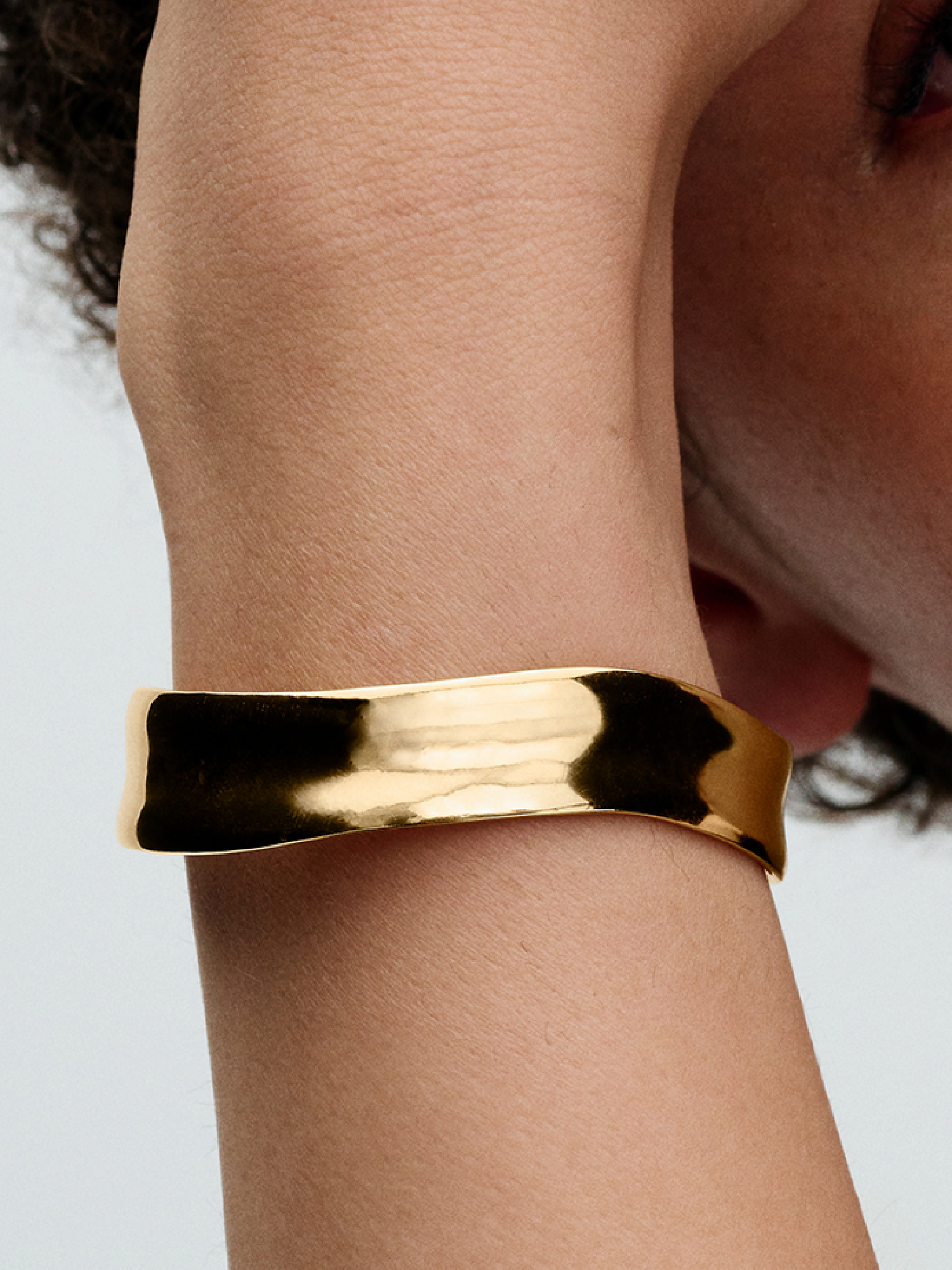 Organically Shaped Broad Open Bangle | Gold plated | Pandora US