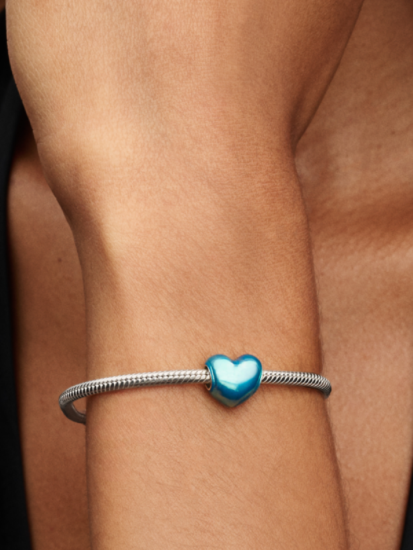 Женский шарм Pandora Metallic Sky Blue Heart Charm, цвет: Серебро — фото 3