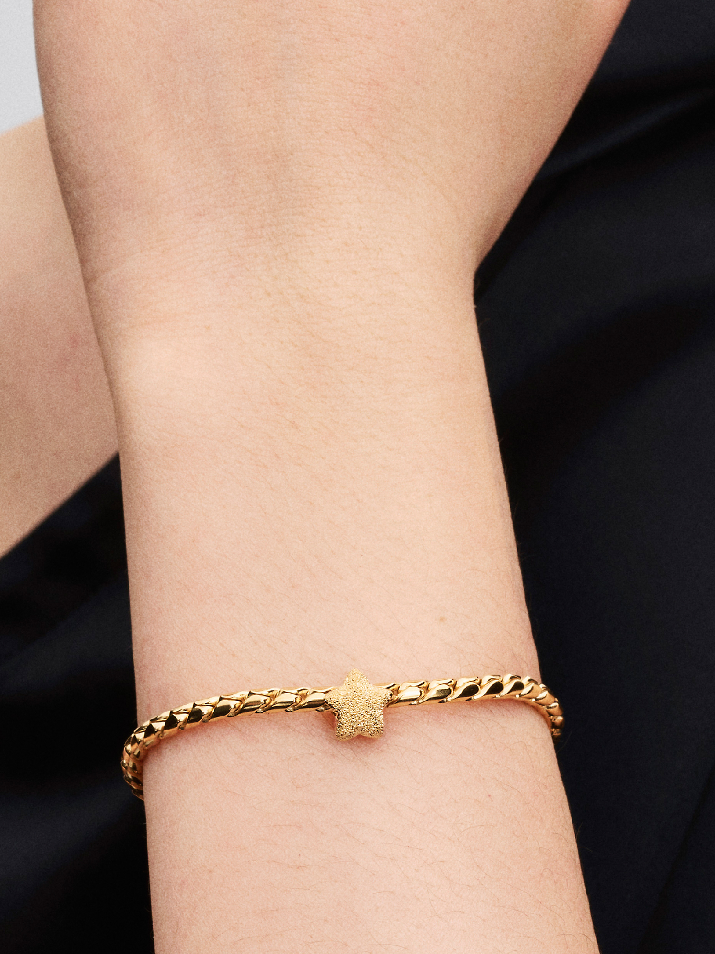 Женский шарм Pandora Textured Star Mini Charm, Gold plated, цвет: Позолоченный — фото 3