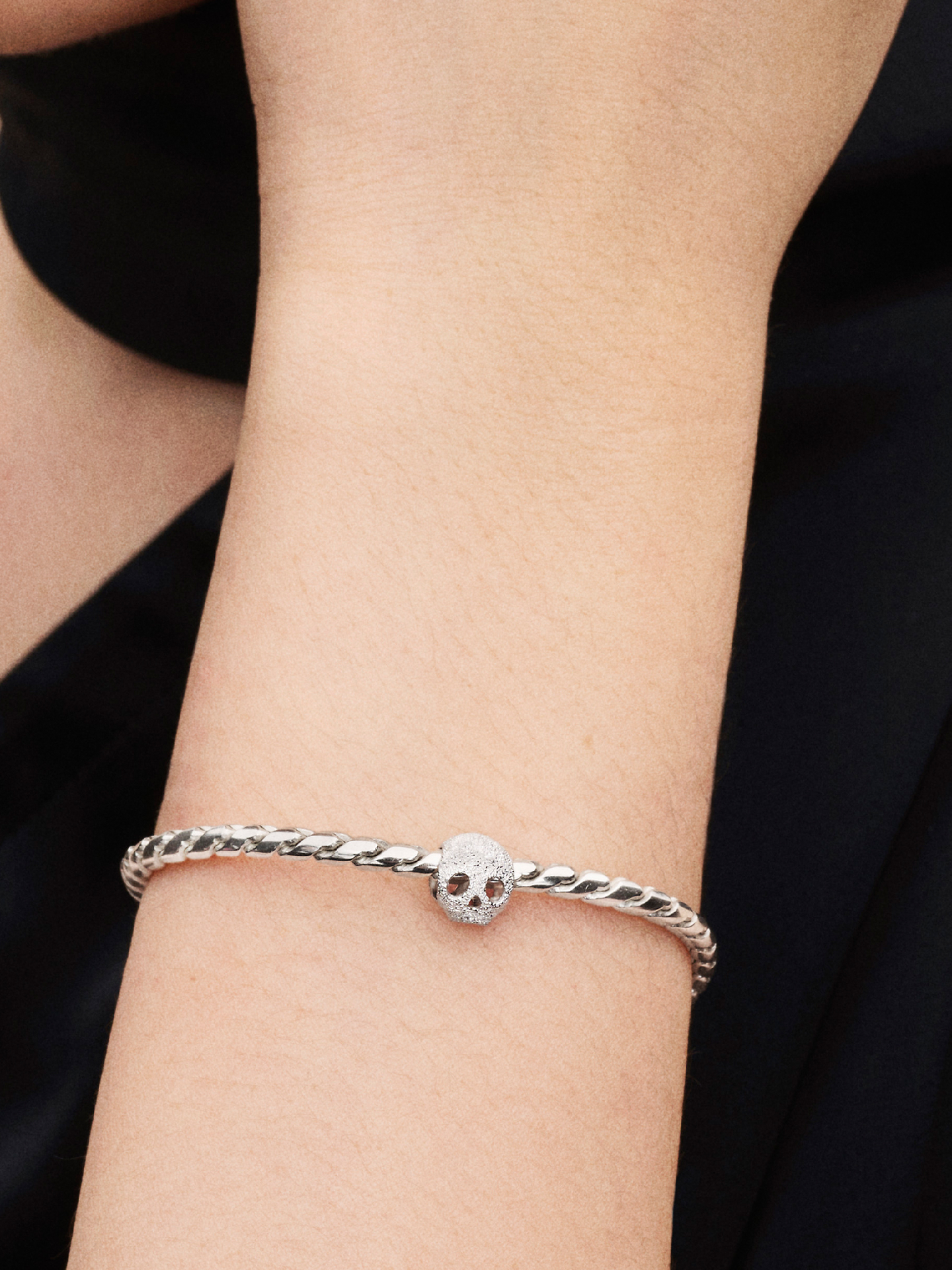 Женский шарм Pandora Textured Skull Mini Charm, цвет: Серебро — фото 3