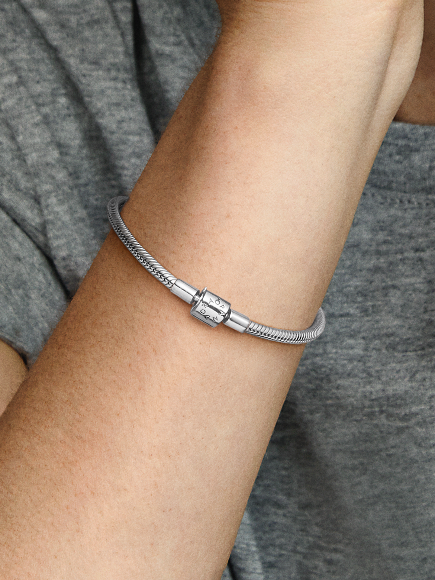 Женский браслет Pandora Moments Barrel Clasp Snake Chain, Sterling silver #594596C00, цвет: Серебро — фото 3