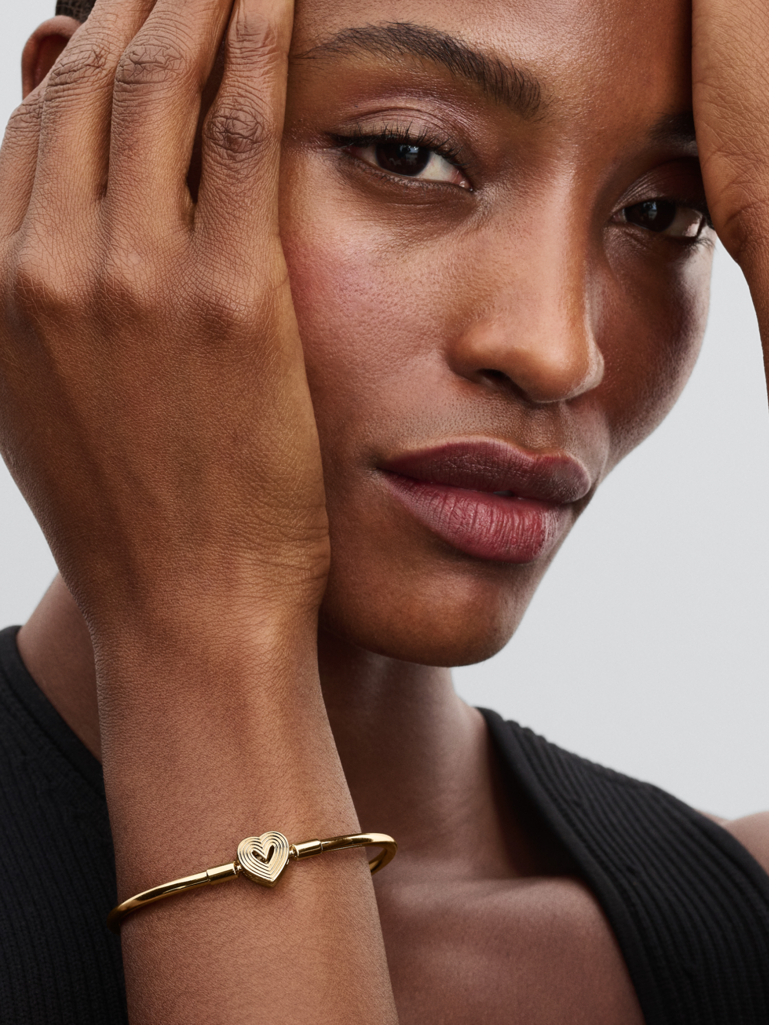 Radiating Heart Clasp Bangle