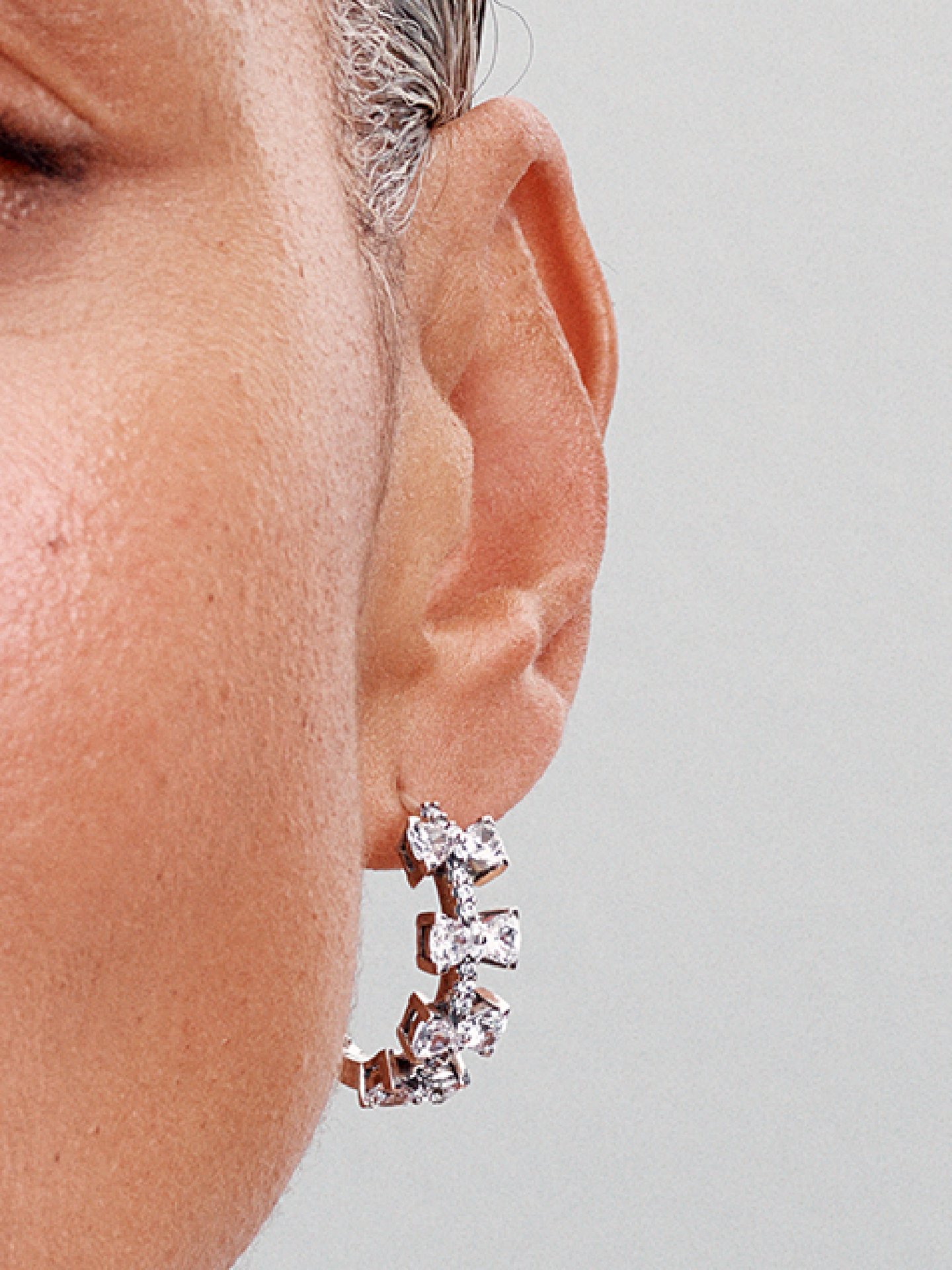 Женские серьги Pandora Sparkling Bow Row, цвет: Серебро — фото 3