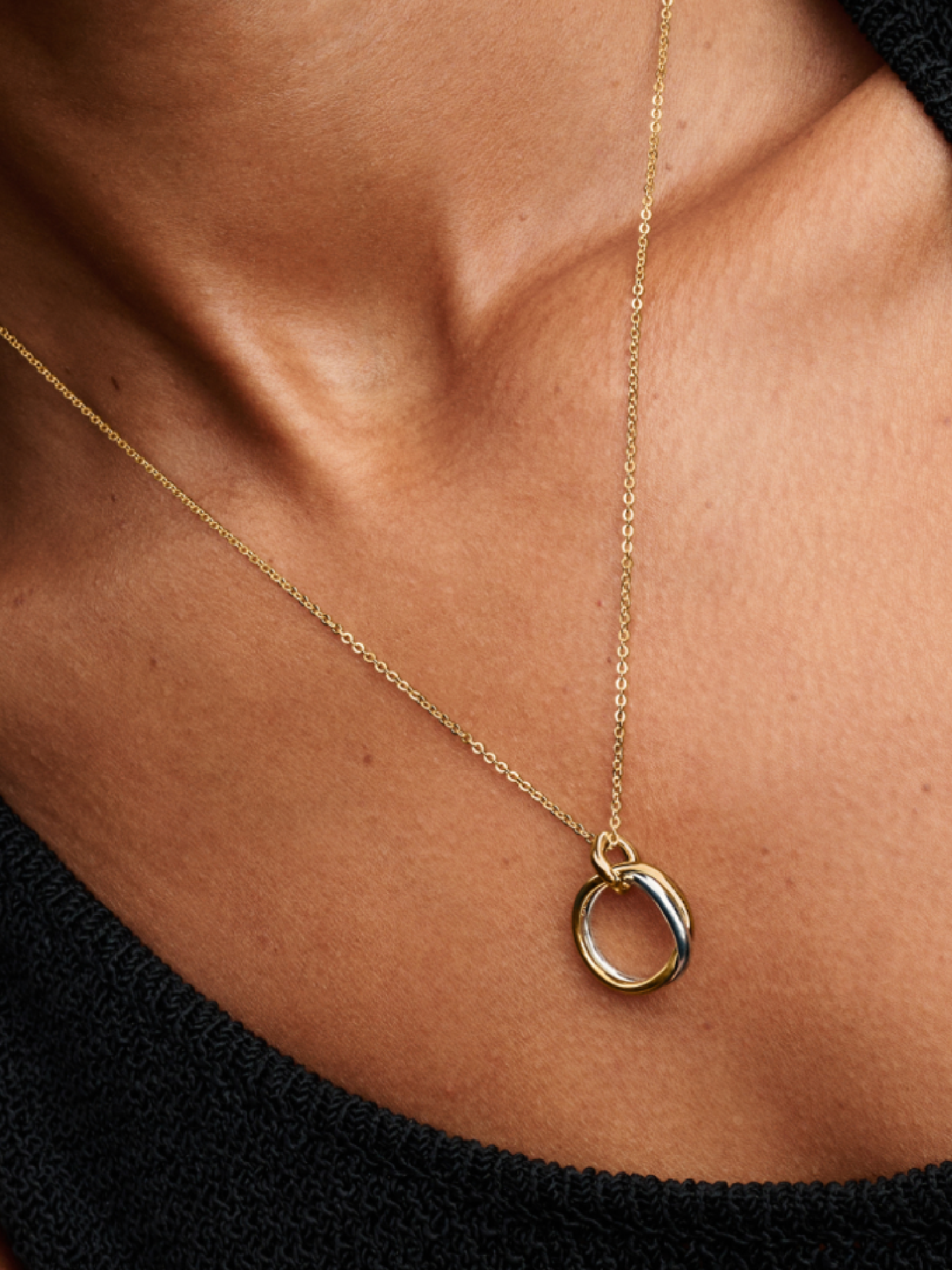 Женское колье Pandora Organically Shaped Two-Tone Pendant, цвет: Двухцветный — фото 3