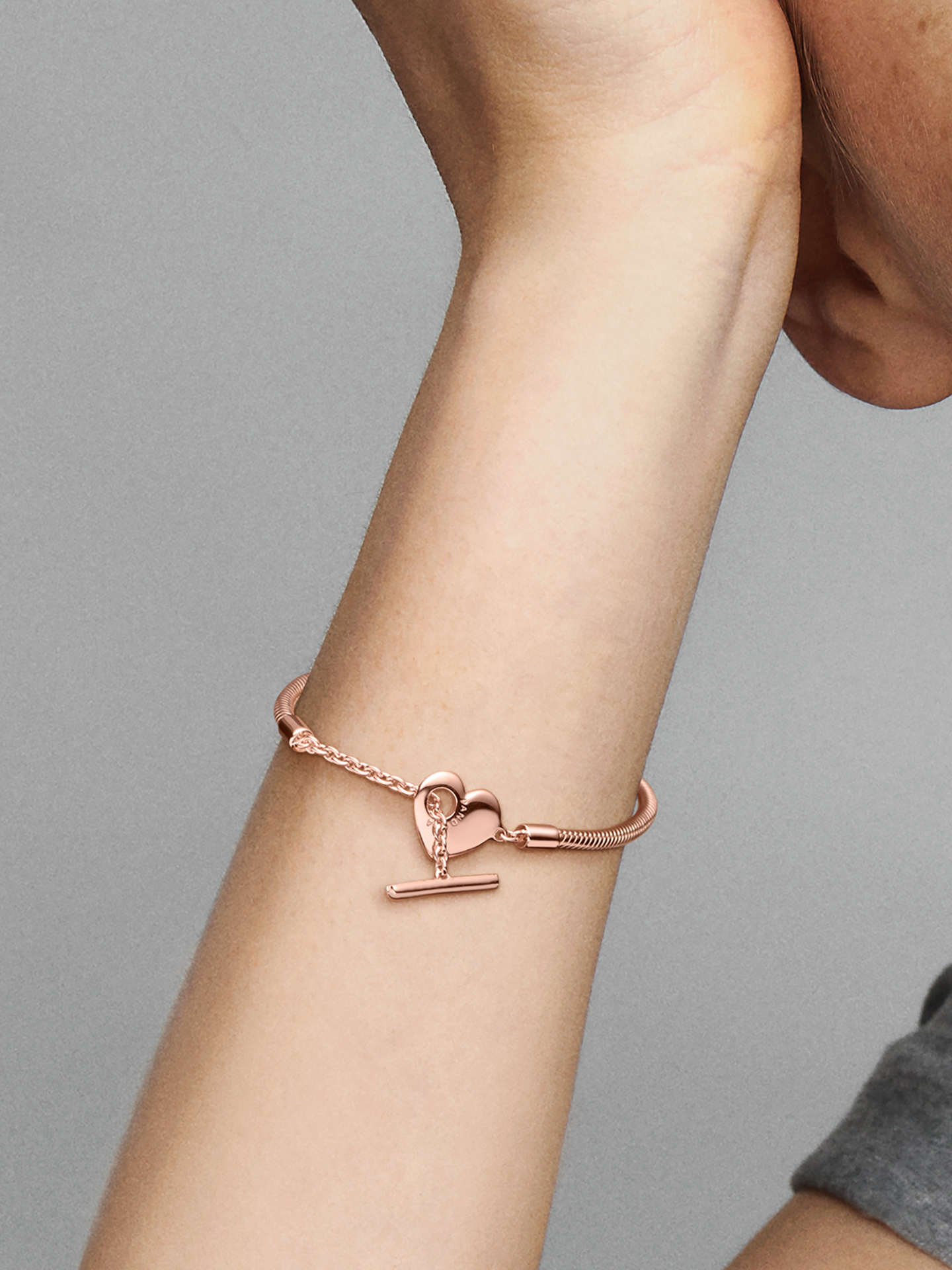 Женский браслет Pandora Moments Heart T-Bar Snake Chain, цвет: Покрытие розовым золотом — фото 3