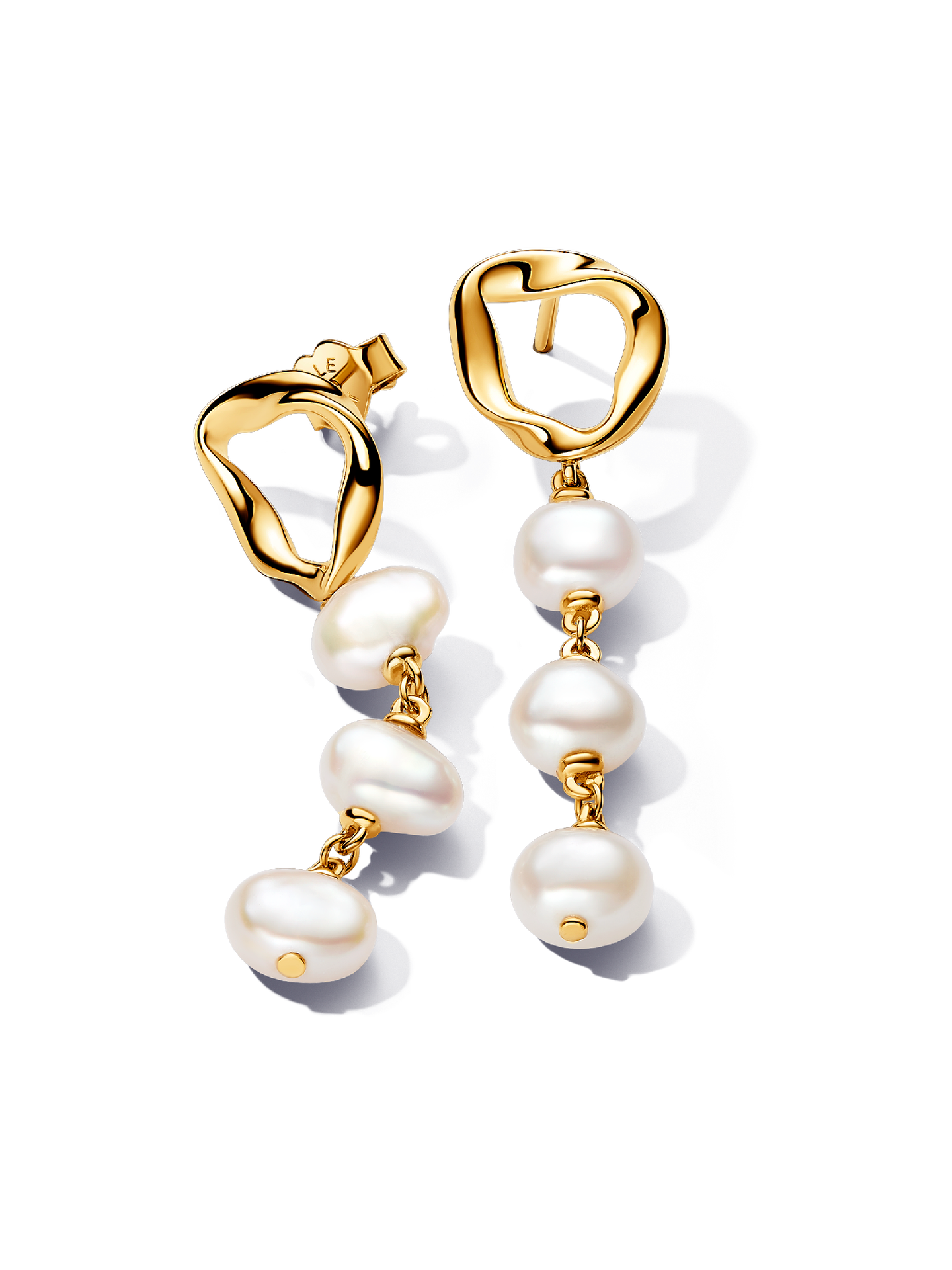 Женские серьги Pandora Organically Shaped Circle & Baroque Treated Freshwater Cultured Pearls Drop, цвет: Позолоченный