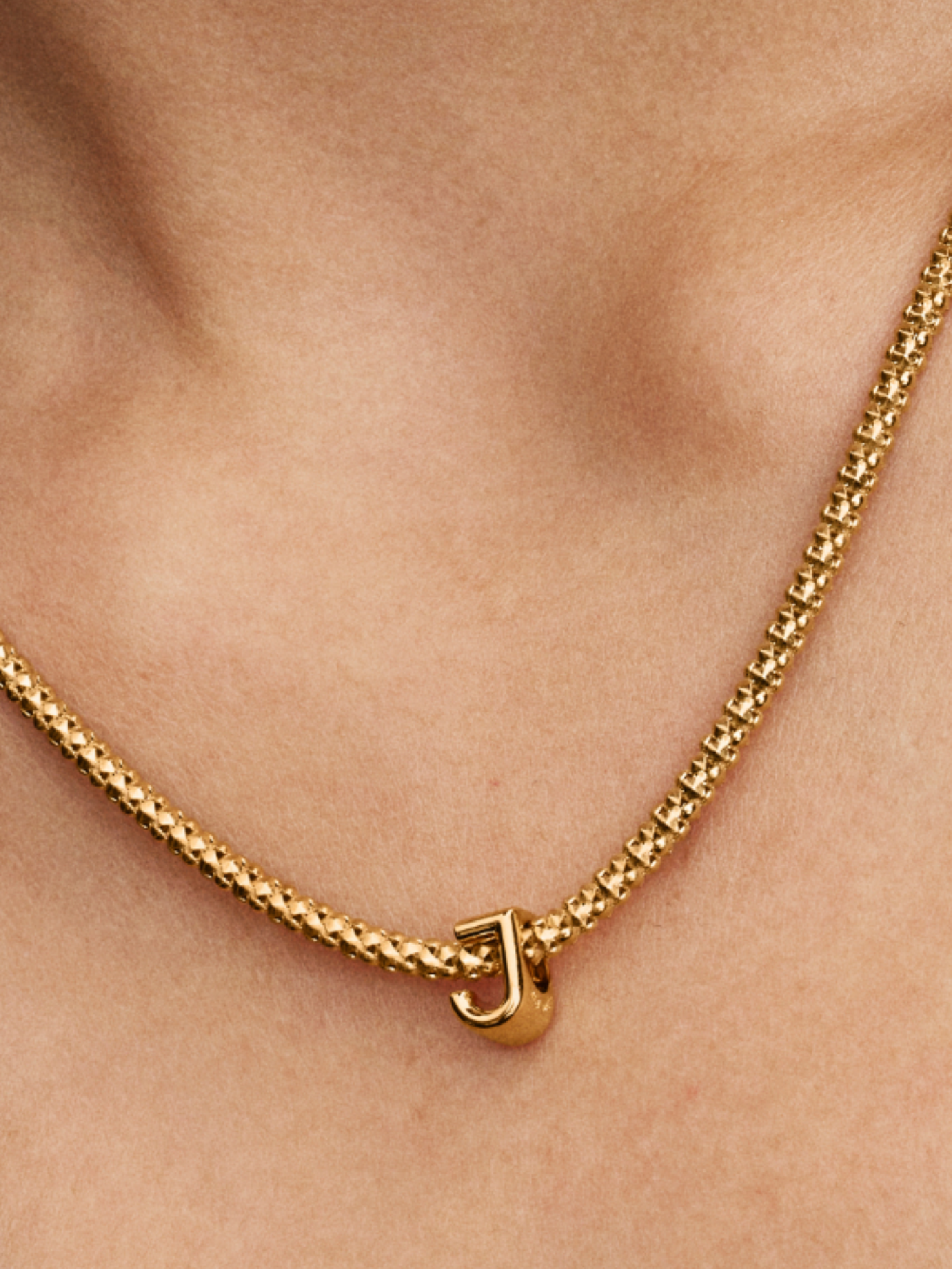Женский шарм Pandora Letter J Alphabet Charm, Gold plated, цвет: Позолоченный — фото 3