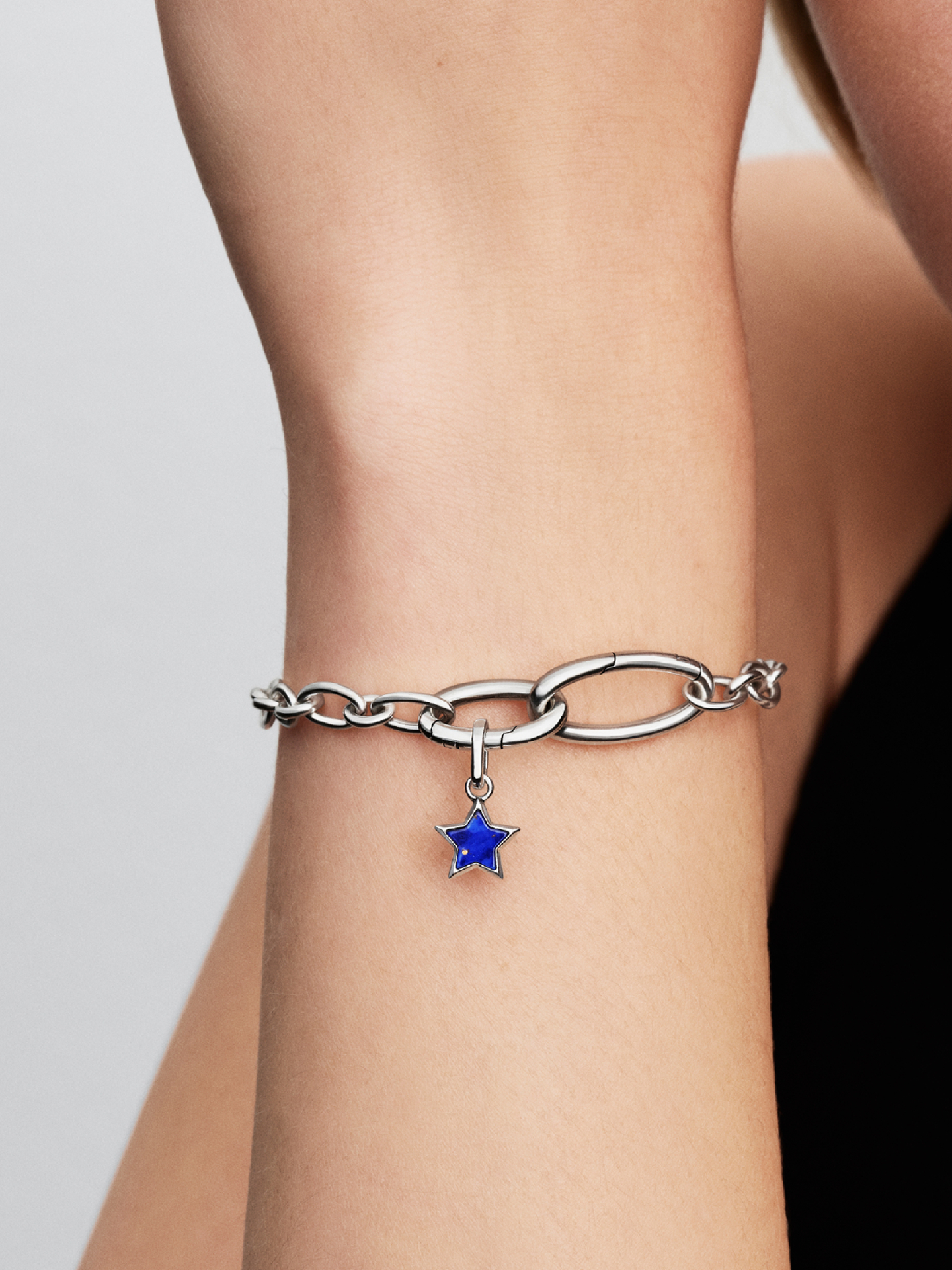 Женский шарм Pandora Blue Star Mini Dangle Charm, цвет: Серебро — фото 3