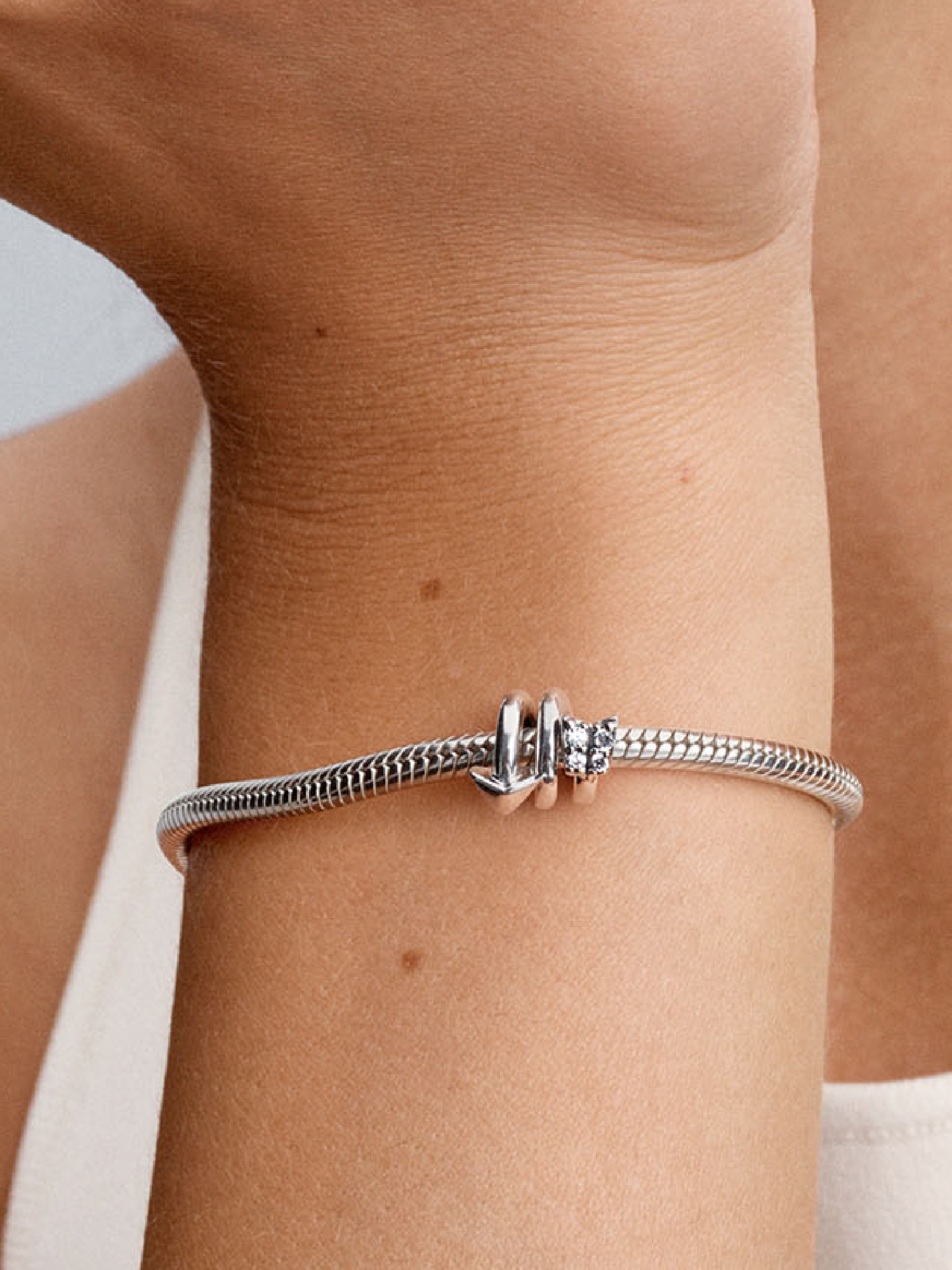 Женский шарм Pandora Twisting Arrow Charm, цвет: Серебро — фото 3