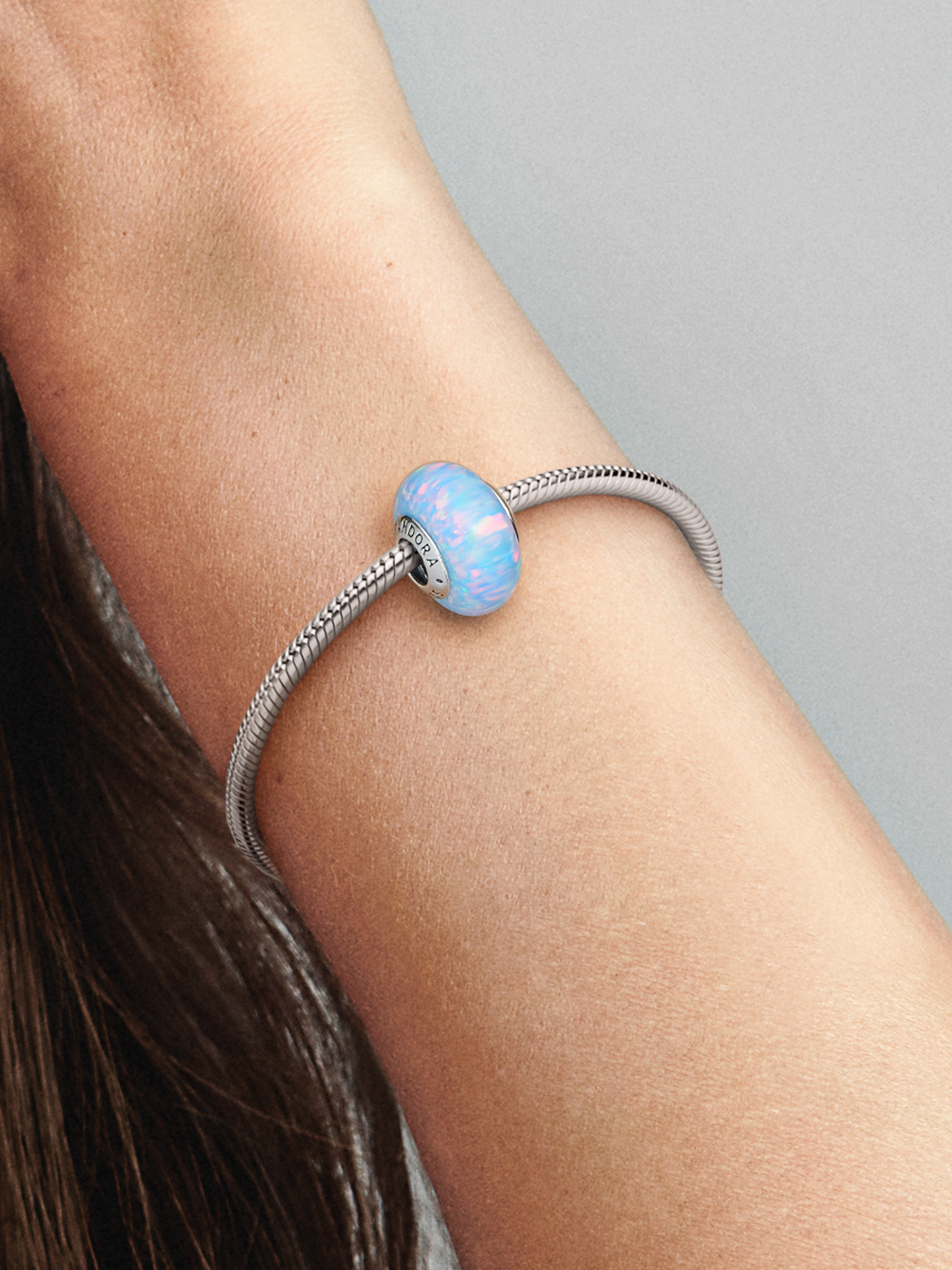 Женский шарм Pandora Opalescent Ocean Blue Charm, цвет: Серебро — фото 3