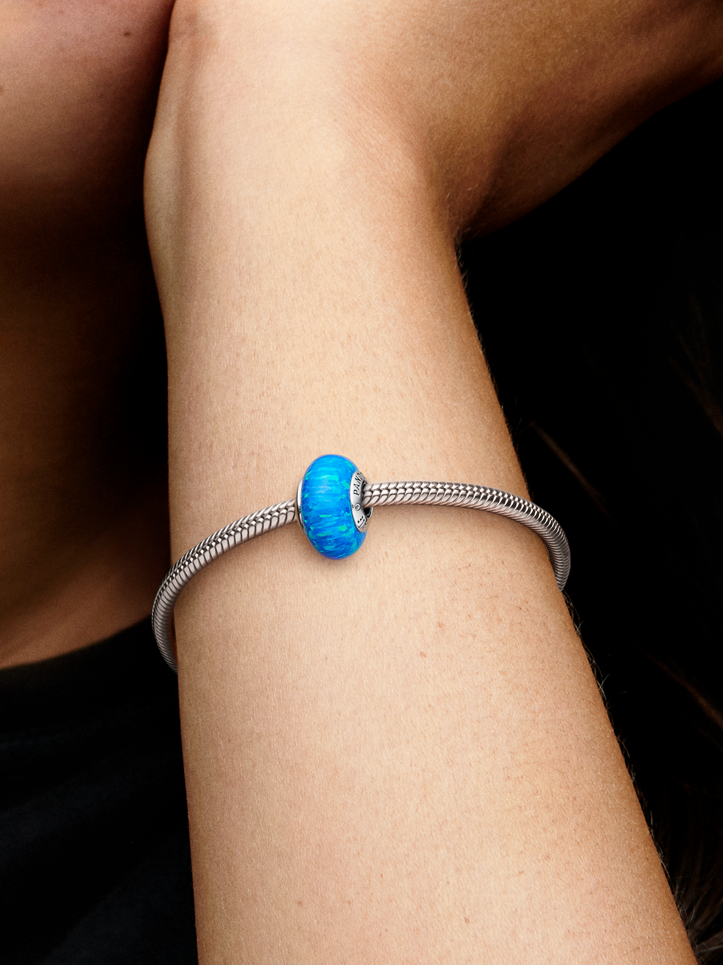 Женский шарм Pandora Opalescent Ocean Deep Blue Charm, цвет: Серебро — фото 3