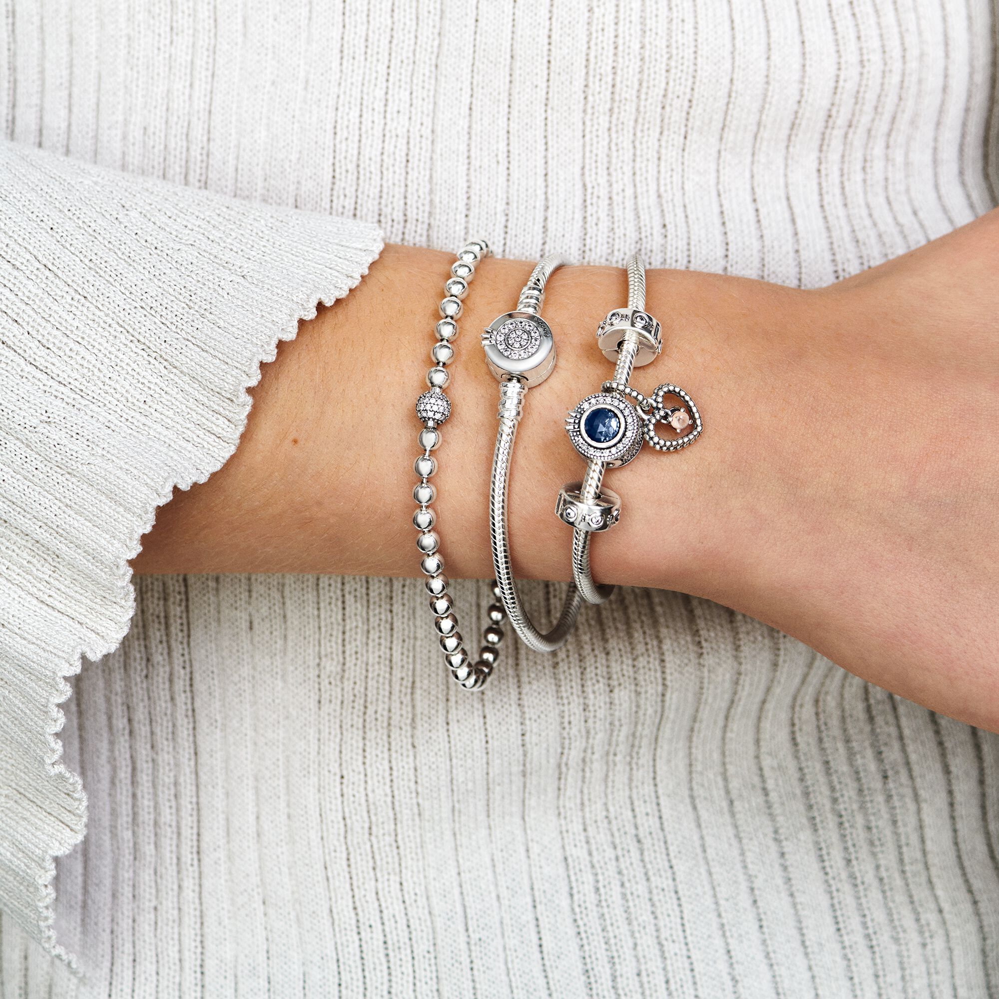 Pandora Moments Sparkling Crown O Snake 