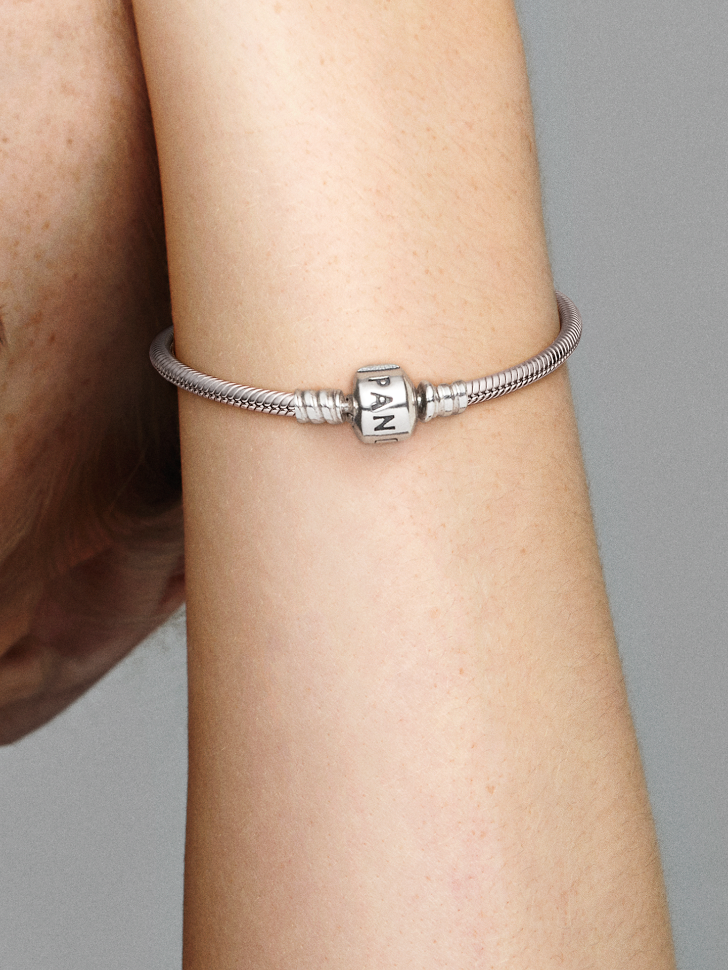 Женский браслет Pandora Moments Barrel Clasp Snake Chain, Sterling silver #594593C00, цвет: Серебро — фото 3