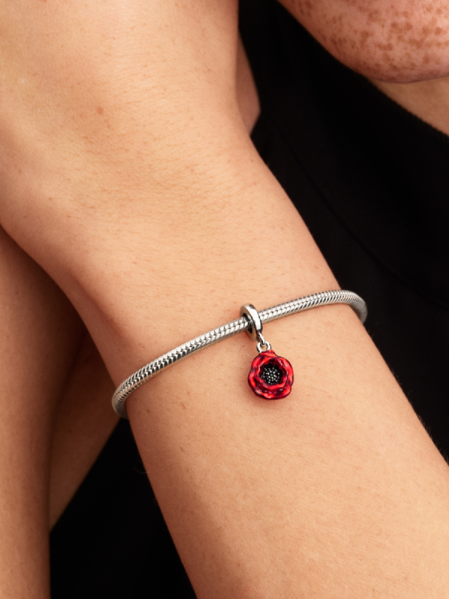 Женский шарм Pandora Red Flower Dangle Charm, цвет: Серебро — фото 3