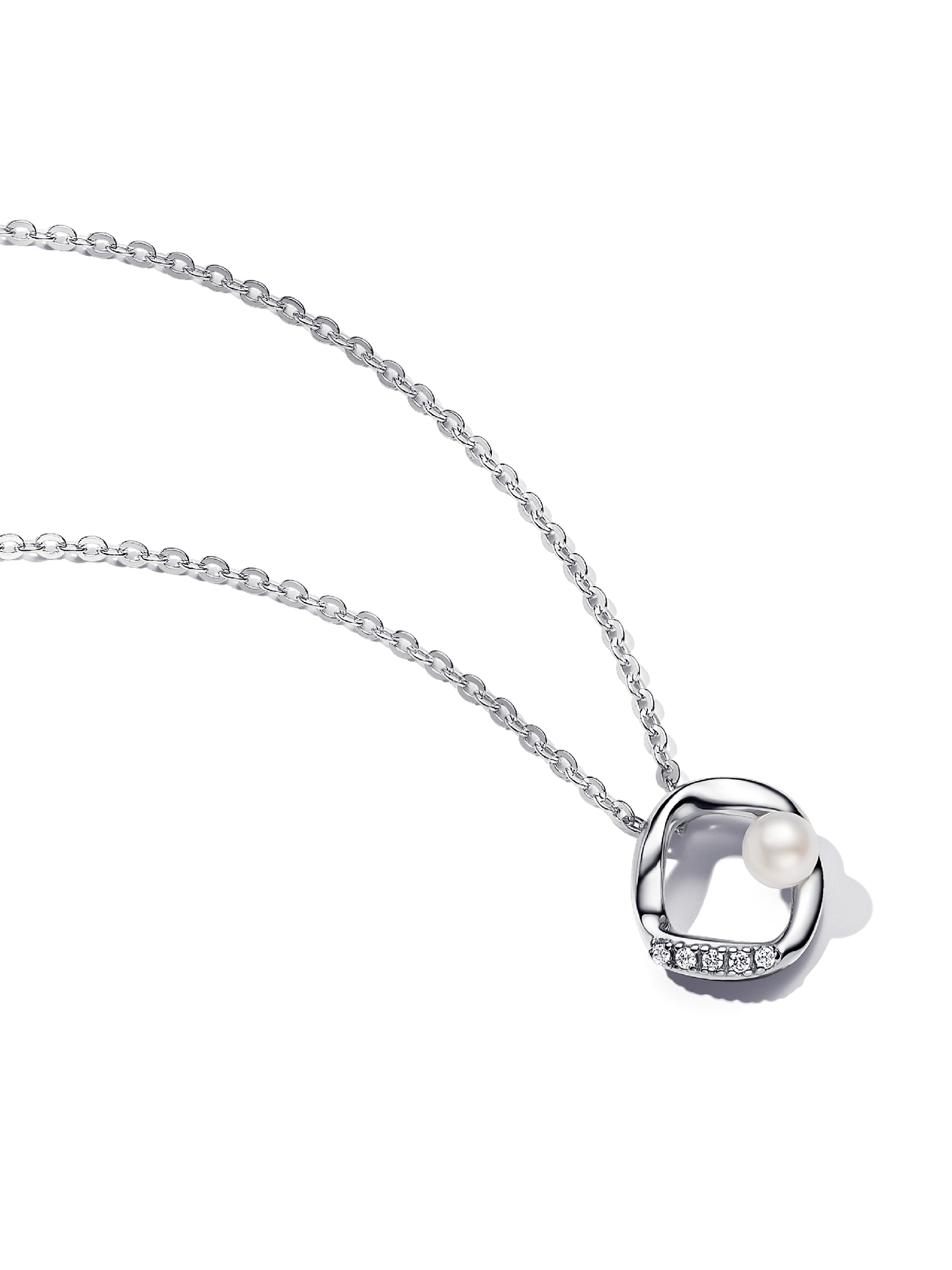 Женское колье Pandora Organically Shaped Pavé Circle & Treated Freshwater Cultured Pearl Collier, Sterling silver, цвет: Серебро — фото 1
