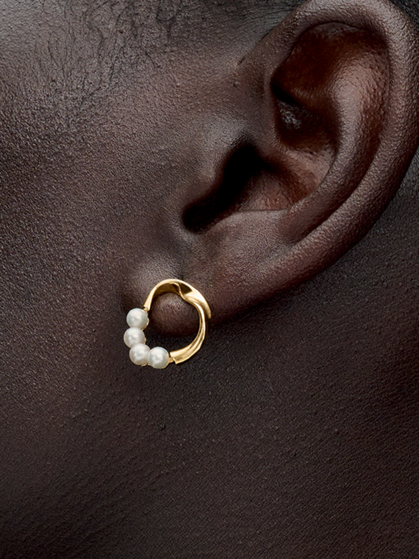 Женские серьги Pandora Organically Shaped Circle & Treated Freshwater Cultured Pearls, цвет: Позолоченный — фото 3