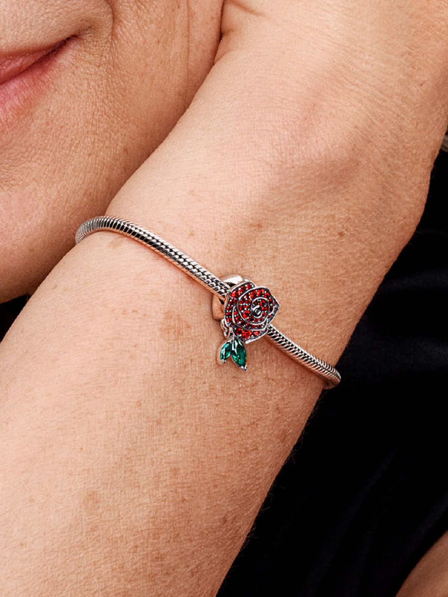Женский шарм Pandora Sparkling Rose in Bloom Charm, цвет: Серебро — фото 3