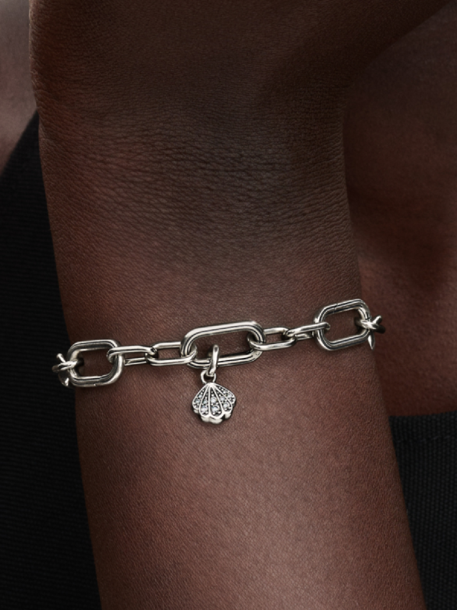 Sparkling Shell Mini Dangle Charm