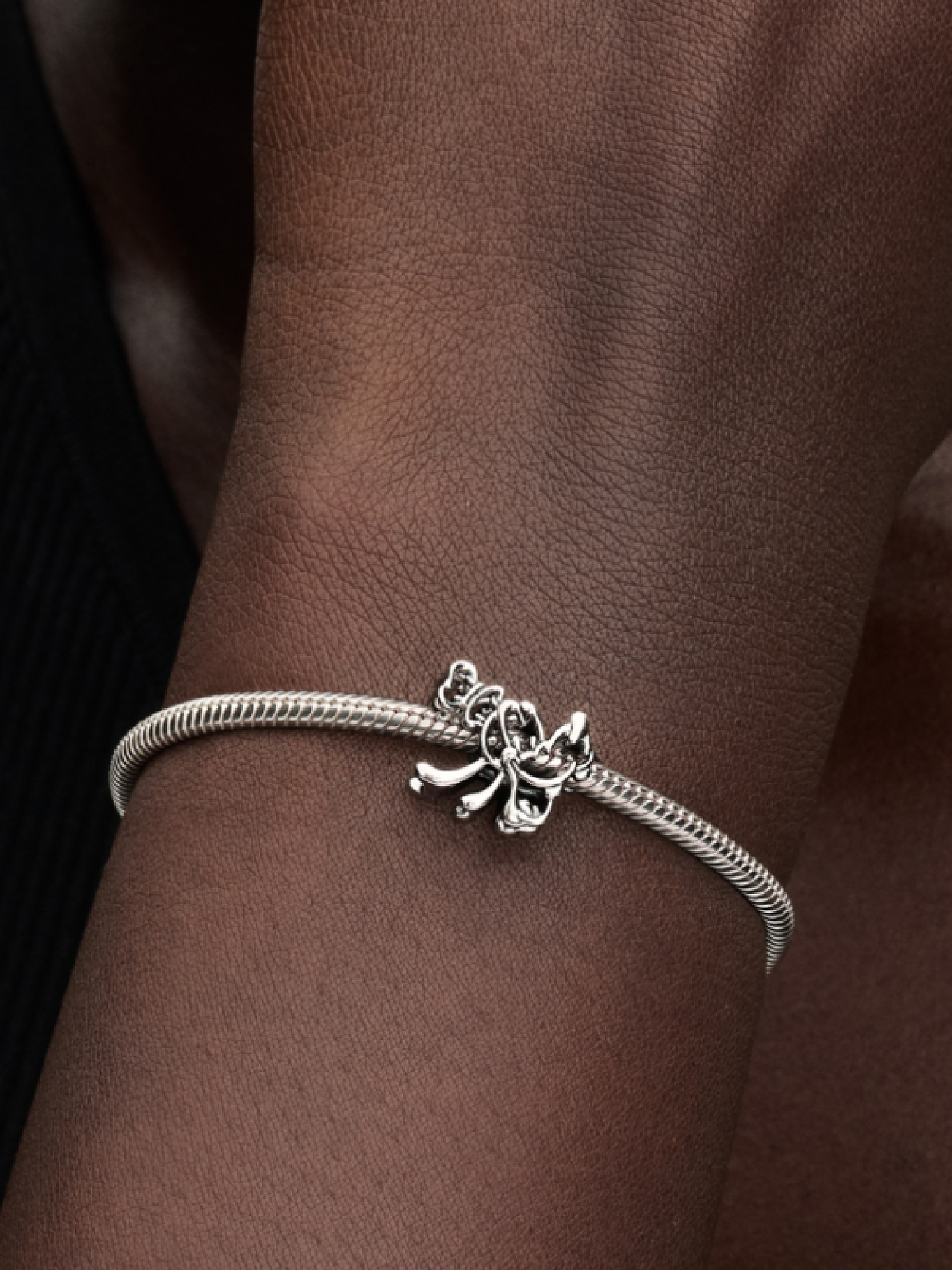 Женский шарм Pandora Disney Goofy Openwork Charm, цвет: Серебро — фото 3
