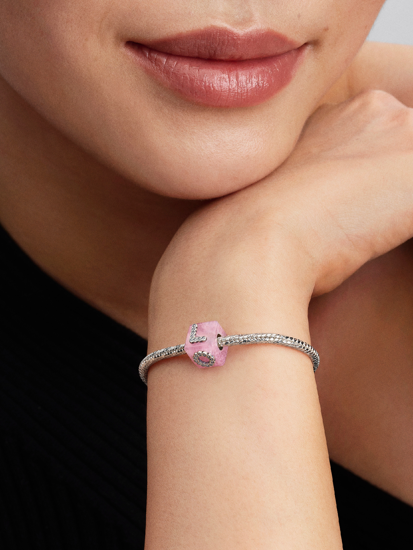 Женский шарм Pandora Pink Murano Glass Love Cube Charm, цвет: Серебро — фото 3